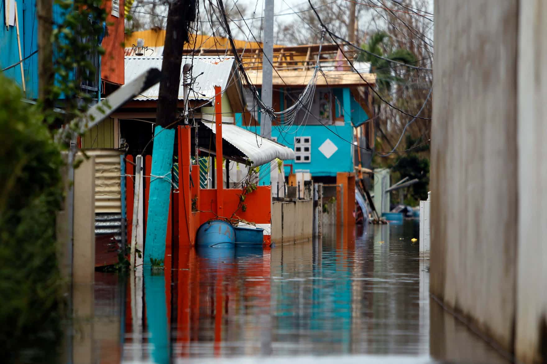 Partially flooded houses in Cataño - Photo Ricardo Arduengo.