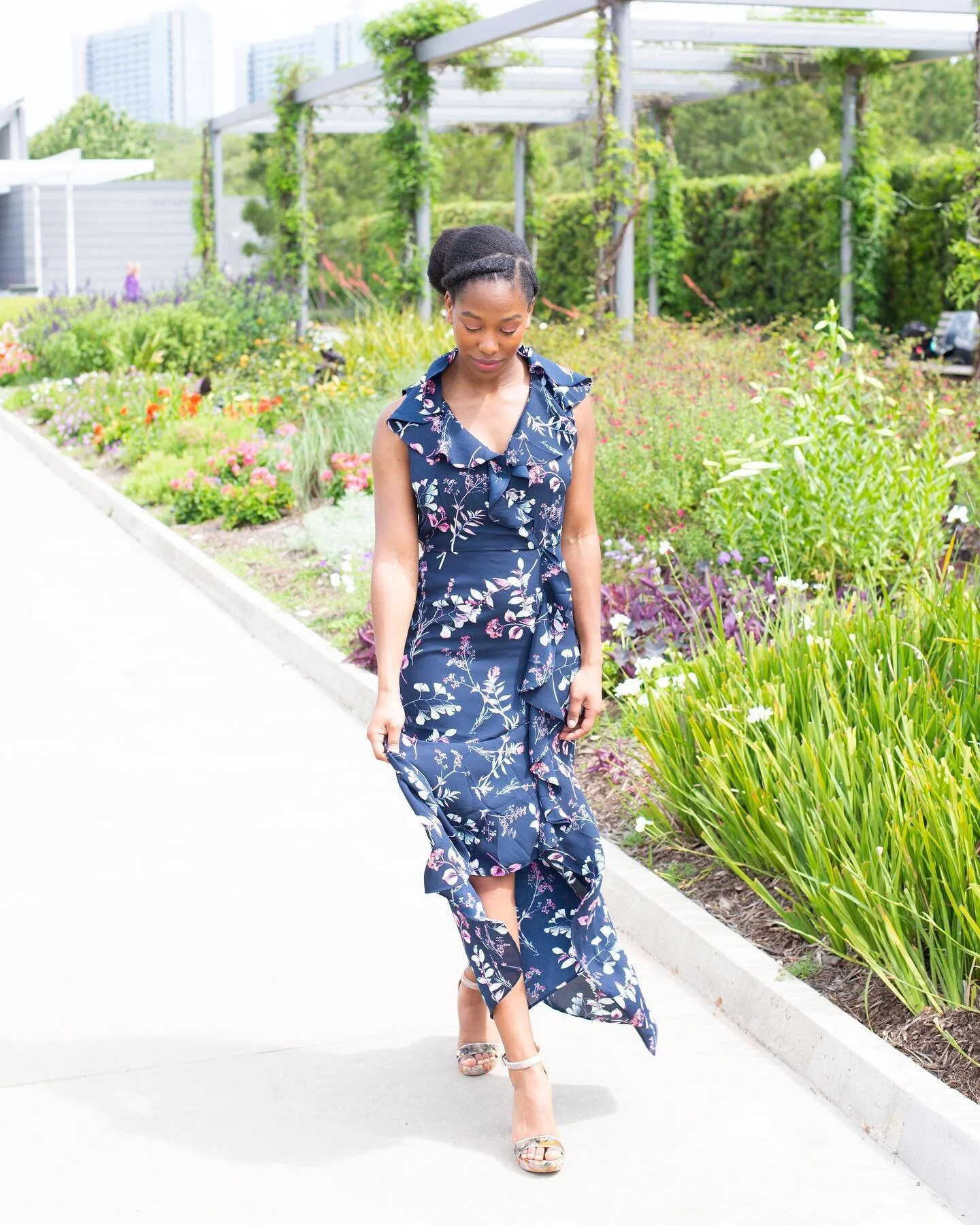 Apparently I&rsquo;m the only one in Houston who didn&rsquo;t know the centennial gardens were such a hidden gem. So glad we picked this spot for Jourdan&rsquo;s grad school senior photos!