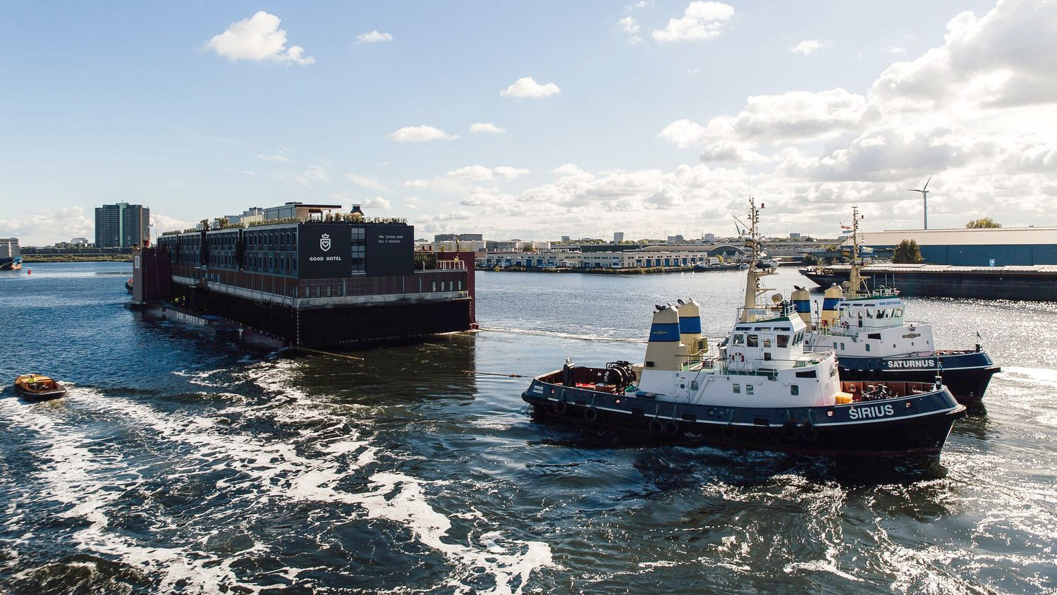 Good Hotel Amsterdam / London || The big move of the floating platform from Amsterdam to London
