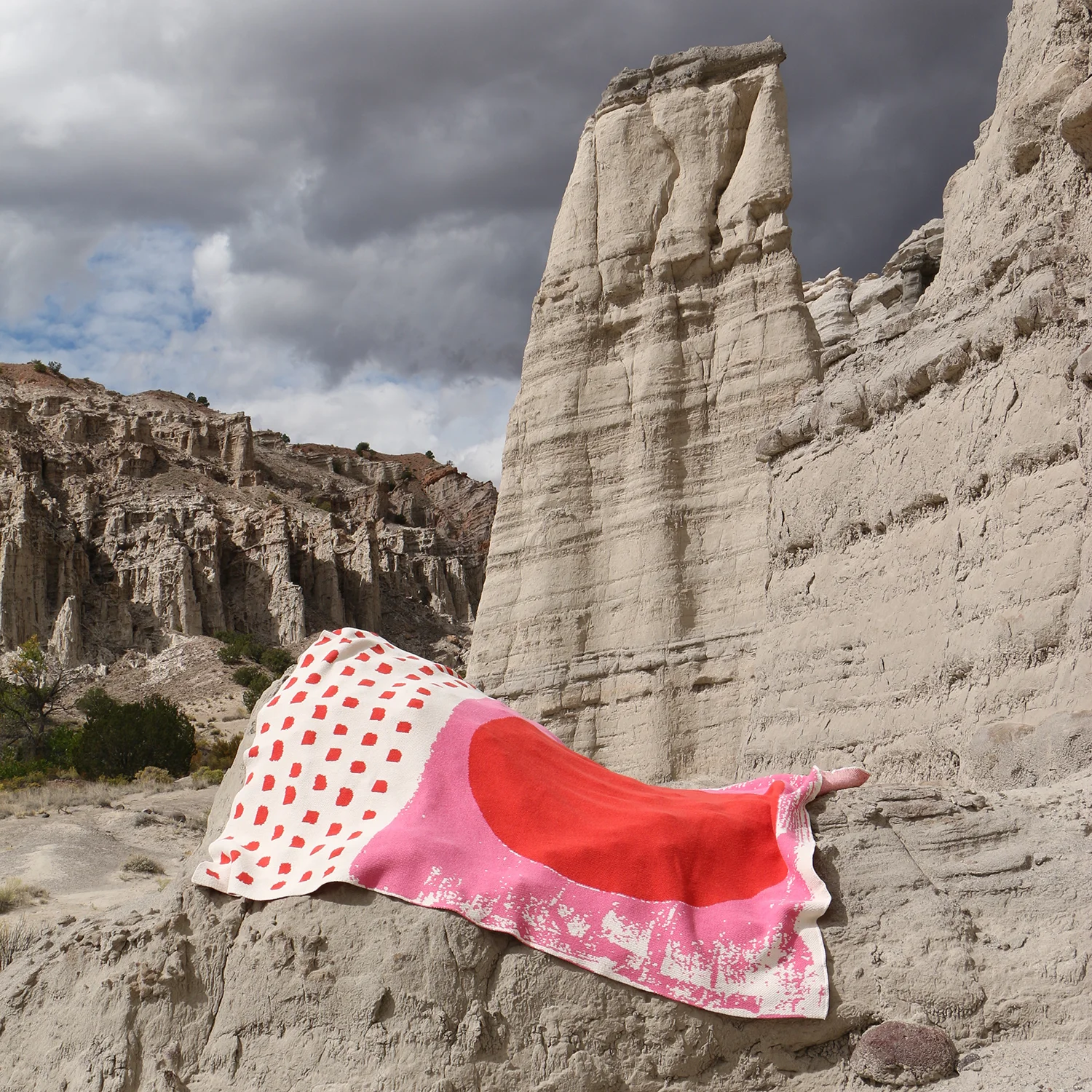 PINK DOT BLANKET