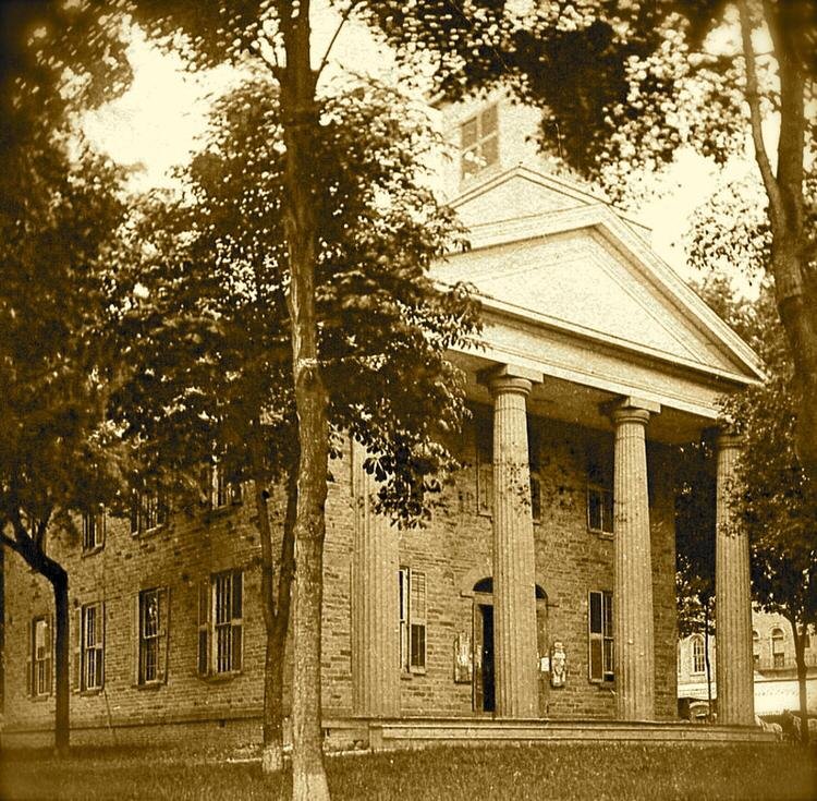 Hillsdale Court House - The Old Stonepile