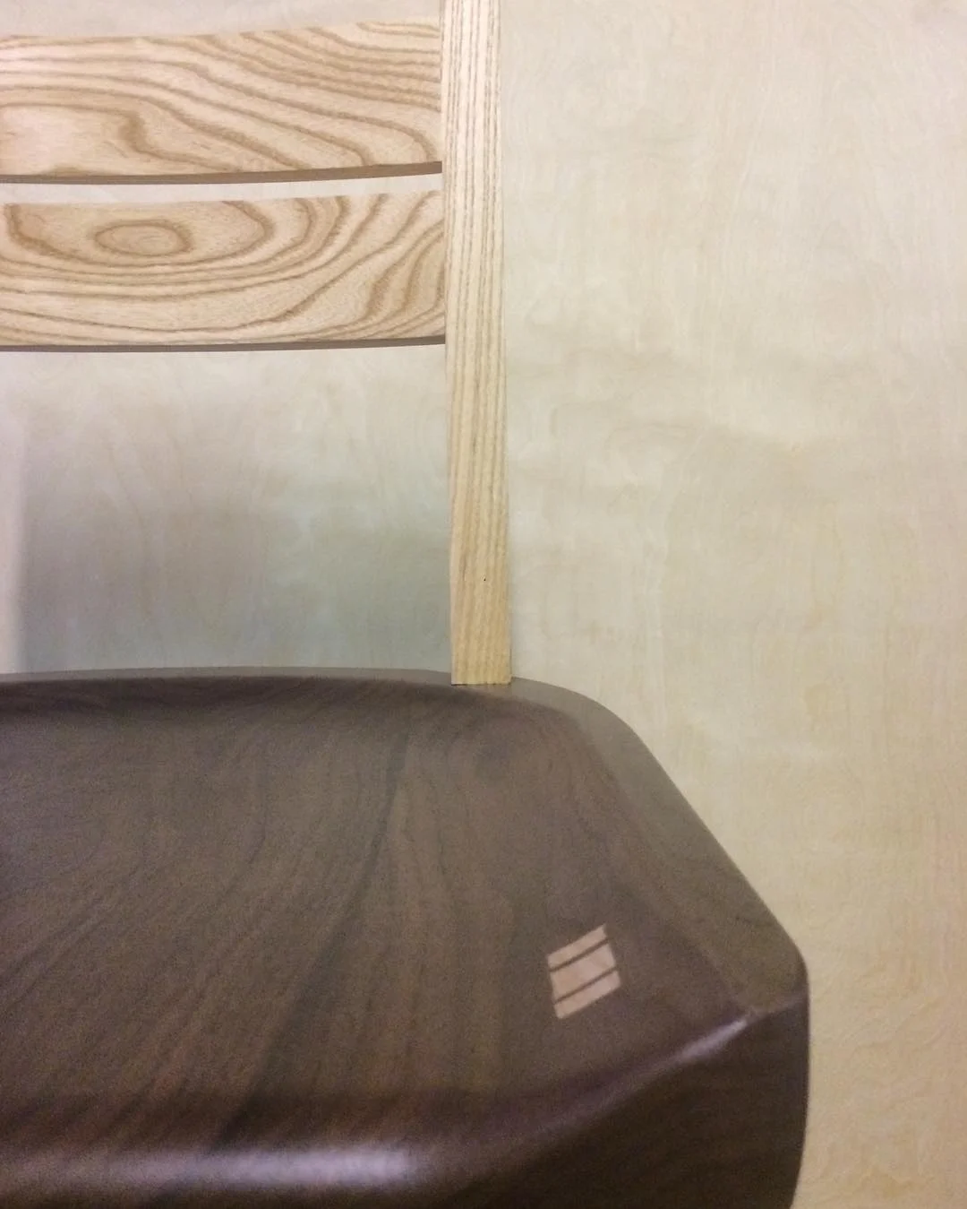 A-Jay Barstool, Detail