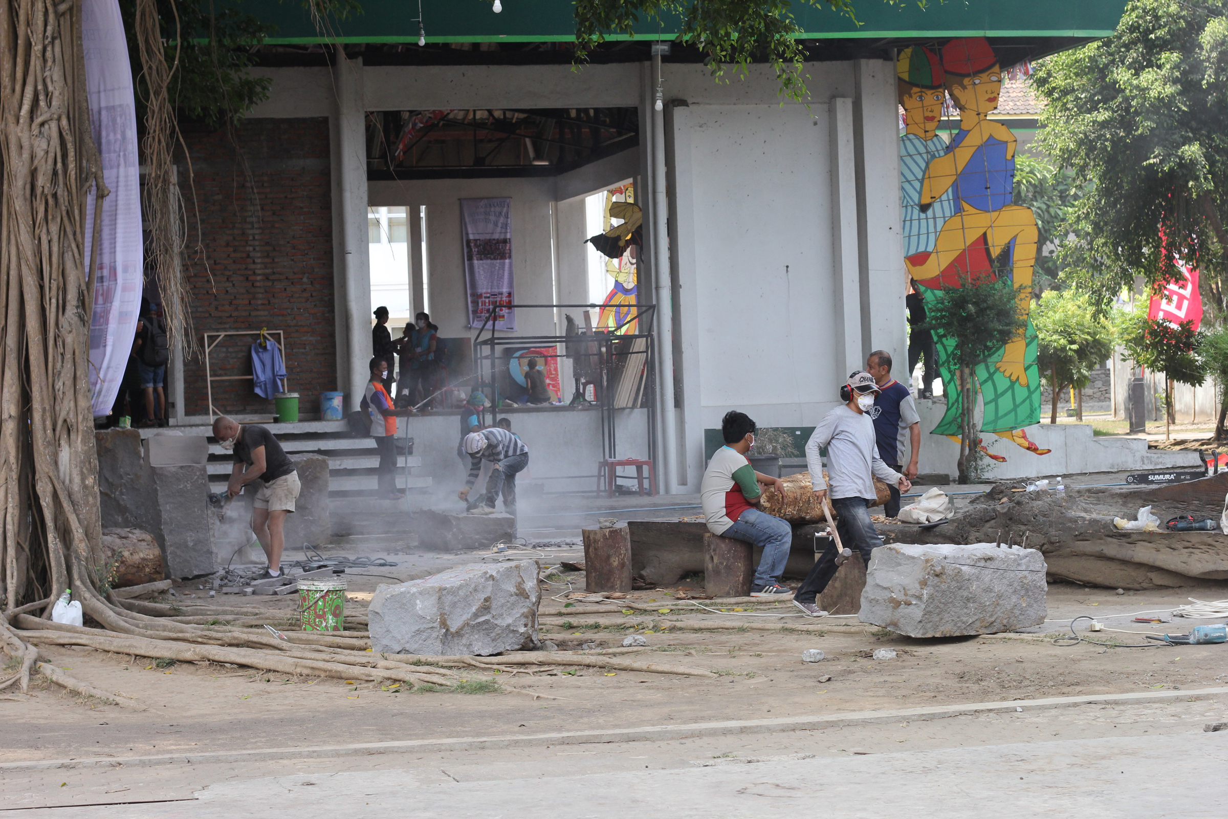 d_sculptors working in courtyard.jpg