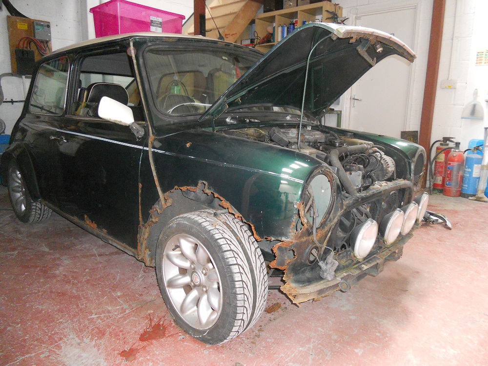 Mini Sports Pack with Rusted Wheel Arch