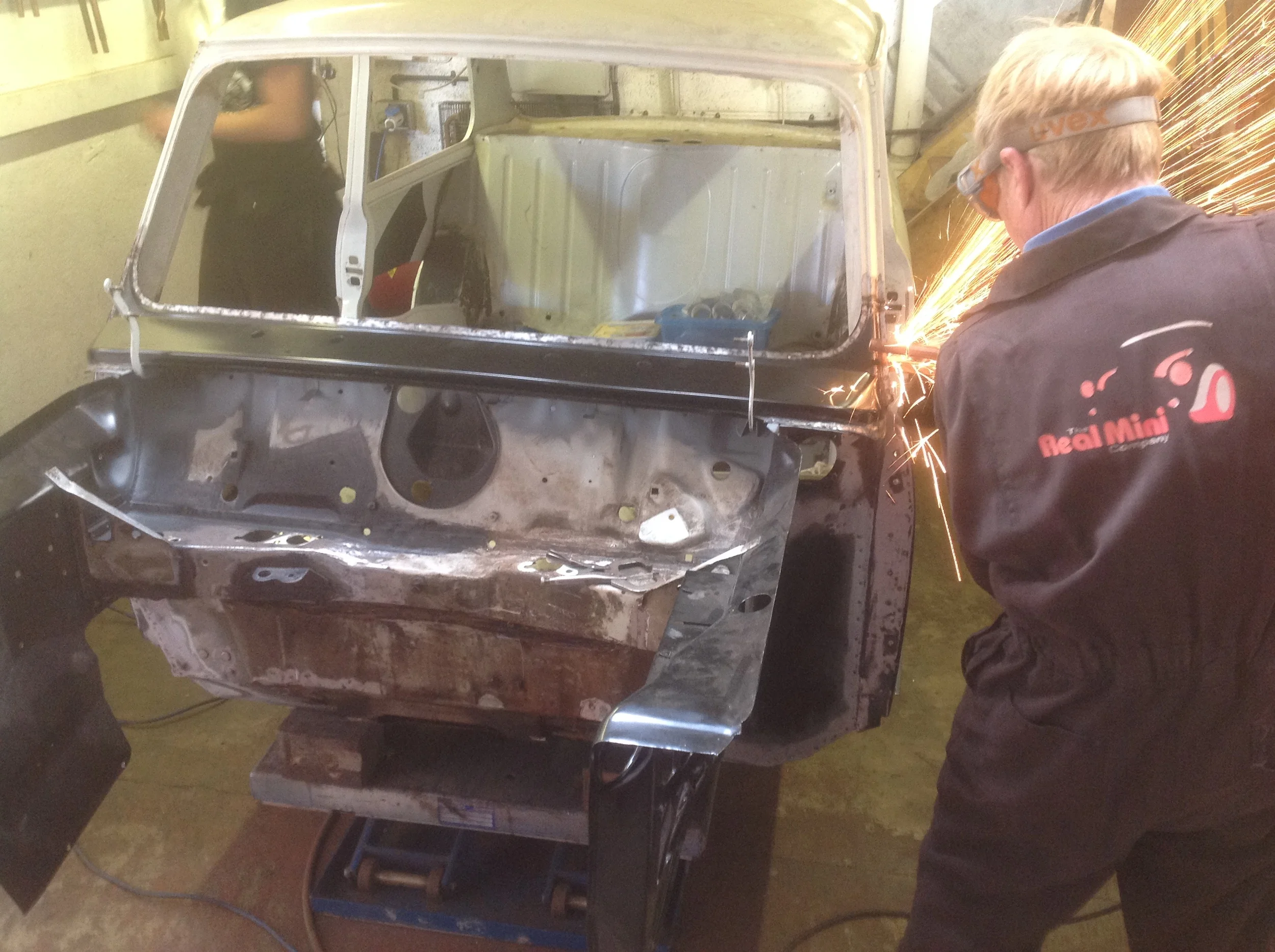 The_Real_mini_Company_Mechanic_working_on_Mini_Clubman.JPG