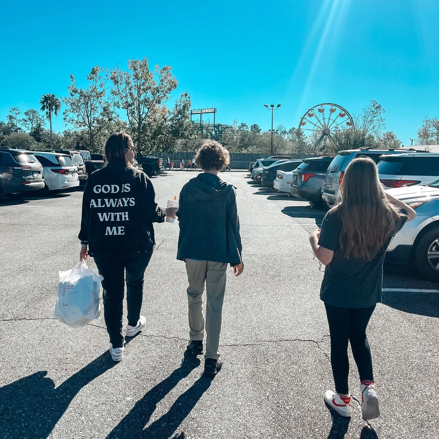 Swipe through to see our unfiltered November. I usually don&rsquo;t do this bc I try not to put my kids on the internet. But I decided it seems like a fun way to share what we&rsquo;re up to. So you&rsquo;re welcome 🤣😍🥹. 
🎢 1-4 Family adventure d