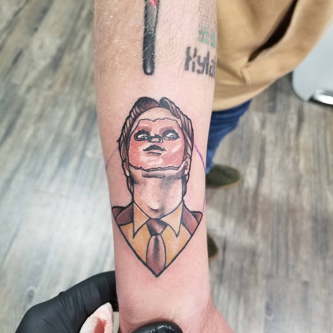 Some office action. #dwight #theoffice #helloclarice #neotraditionaltattoos #colortattoos #horror #comedy #tattoos #kwadronneedles #worldfamoustattooink #lightningrevivaltattoocompany