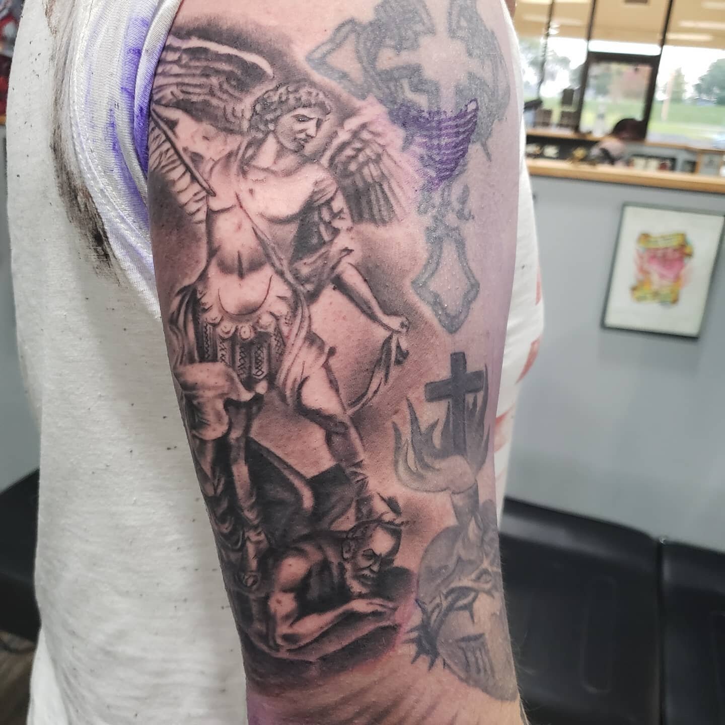 Man, this was a fun one. More stuff like this please!!! Saint Michael doing his thing 👉 swipe for the video
.
.
.
.
.
#LightningRevivalTattooCompany #LightningRevivalTattooCo #LightningRevivalTattoo #LightningRevival #LRTC #LRNate #Tattoo #Tattoos #