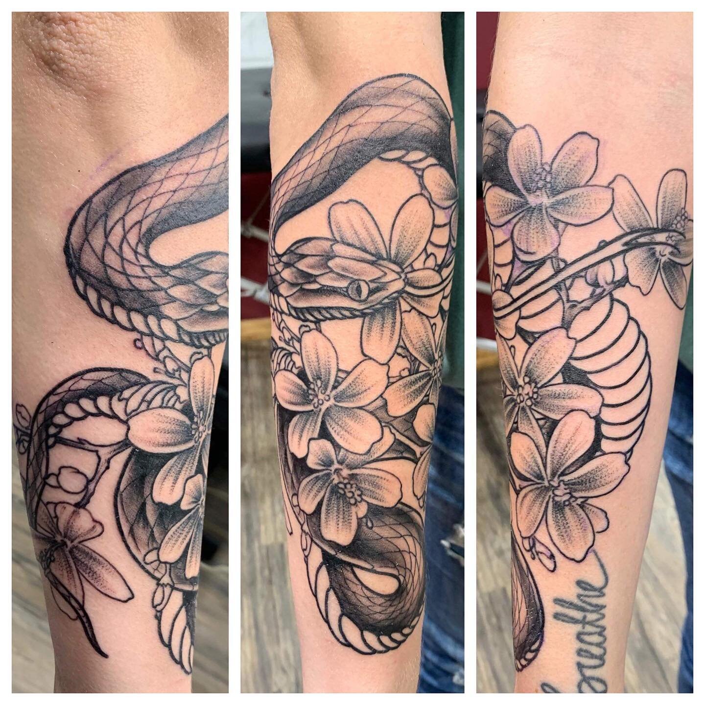 Would love to do more tattoos like this in 2021 at @lightningrevivaltattoo! DM to discuss appointments for the coming year 🌸 
⚡️
Proteam @electrumsupply artist 
⚡️
#tattoos #ink #electrumstencilprimer #tattoosbymattnelson #lightningrevivaltattoocomp