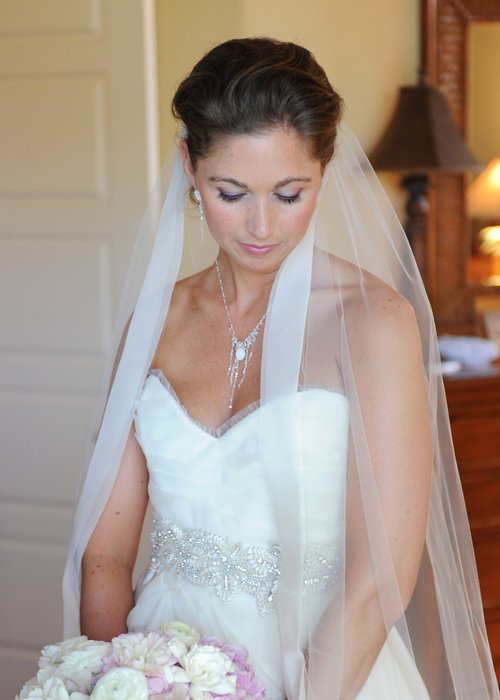 Bride's necklace and earrings