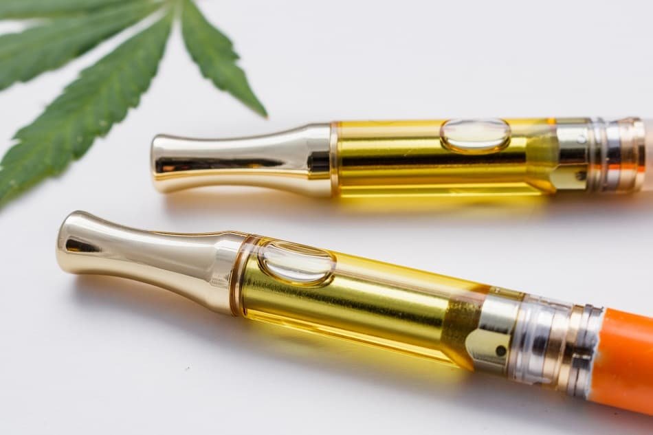 Dab Pens vs. Vape Cartridges: Which is Right for You? - Helping Hands  Cannabis