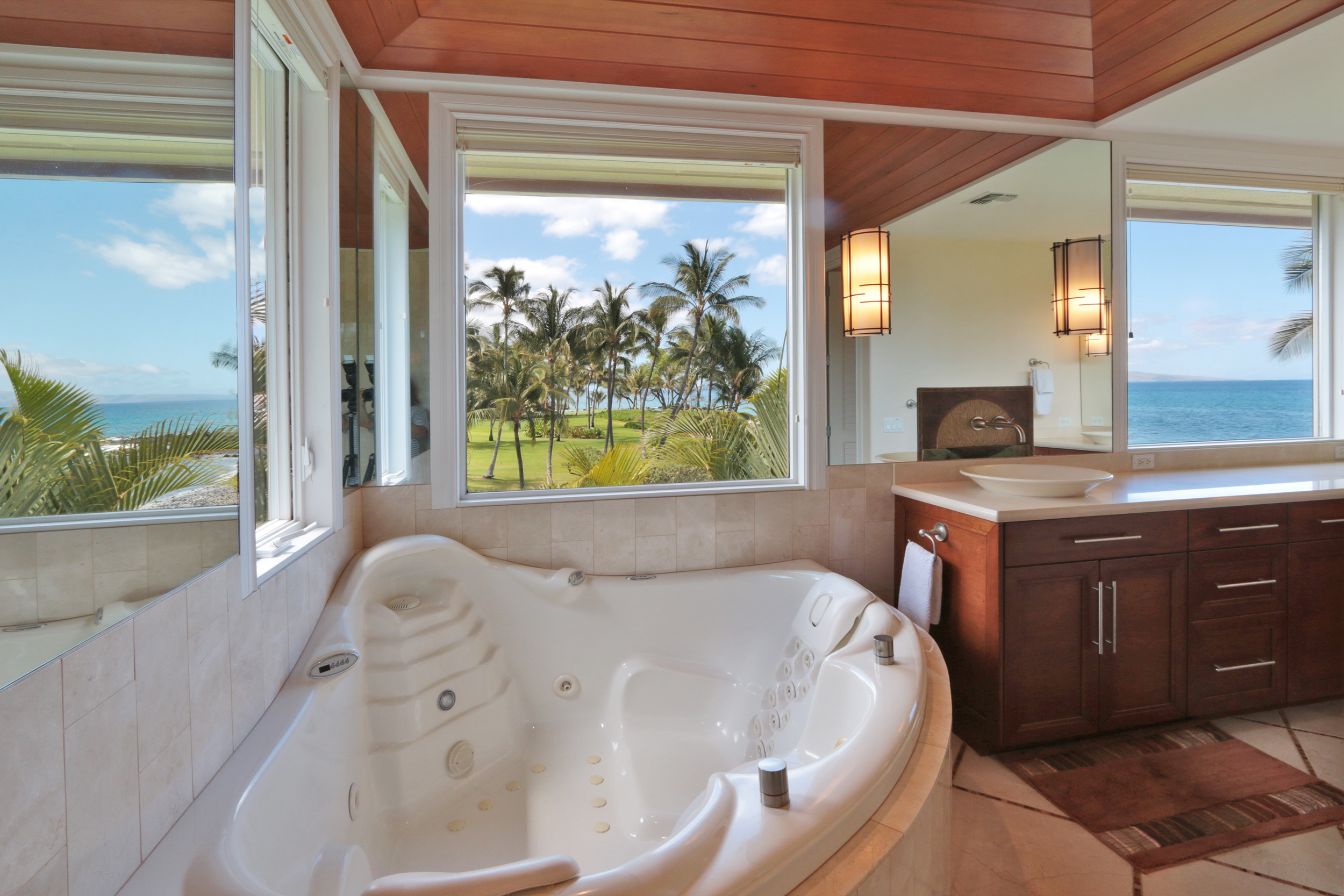 maui-oceanfront-luxury-property-rental-Bliss Master Bath Tub.JPG