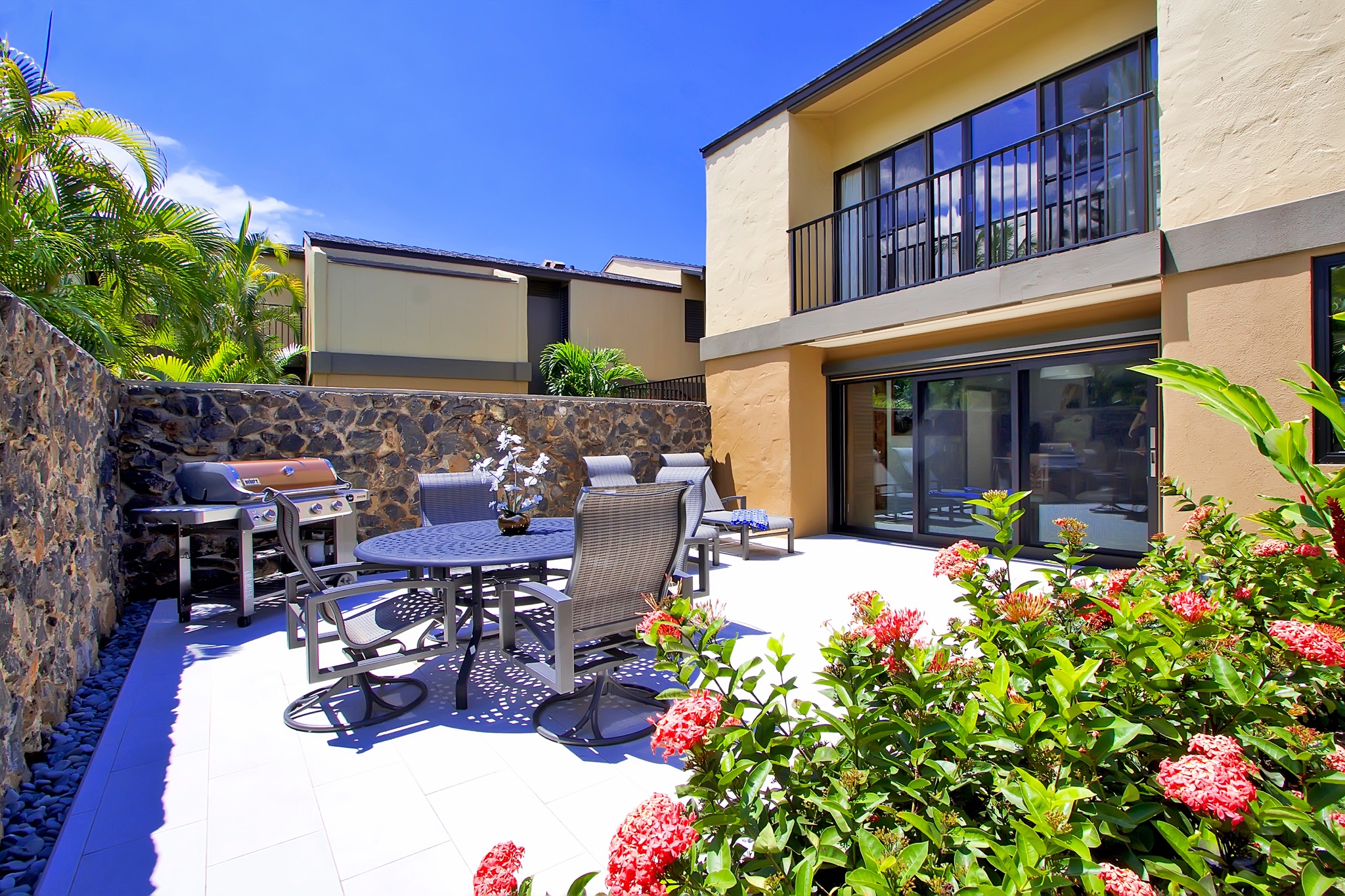 oceanfront-rentals-maui-27_xl.jpg