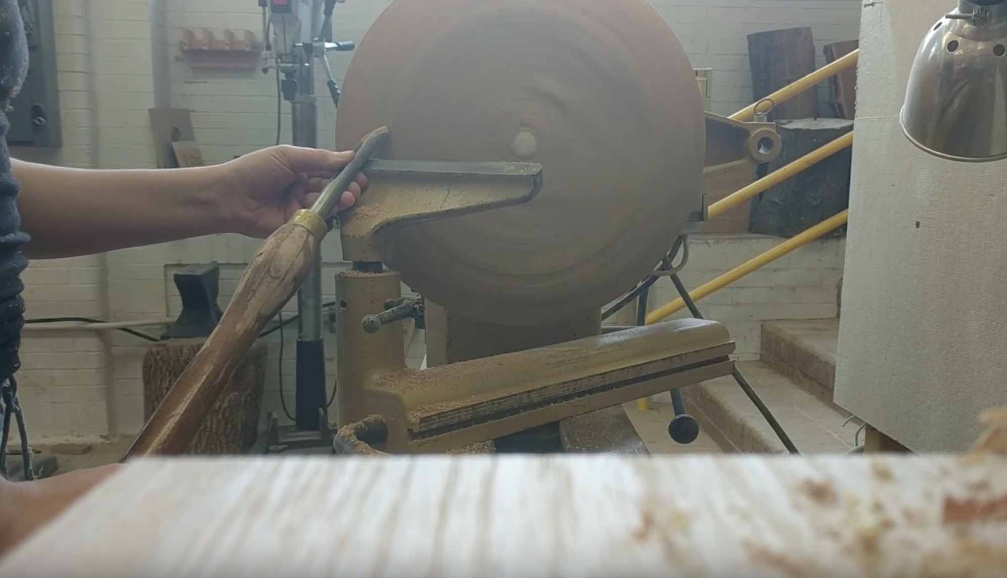 USING WOOD LATHE TO TURN TABLETOP