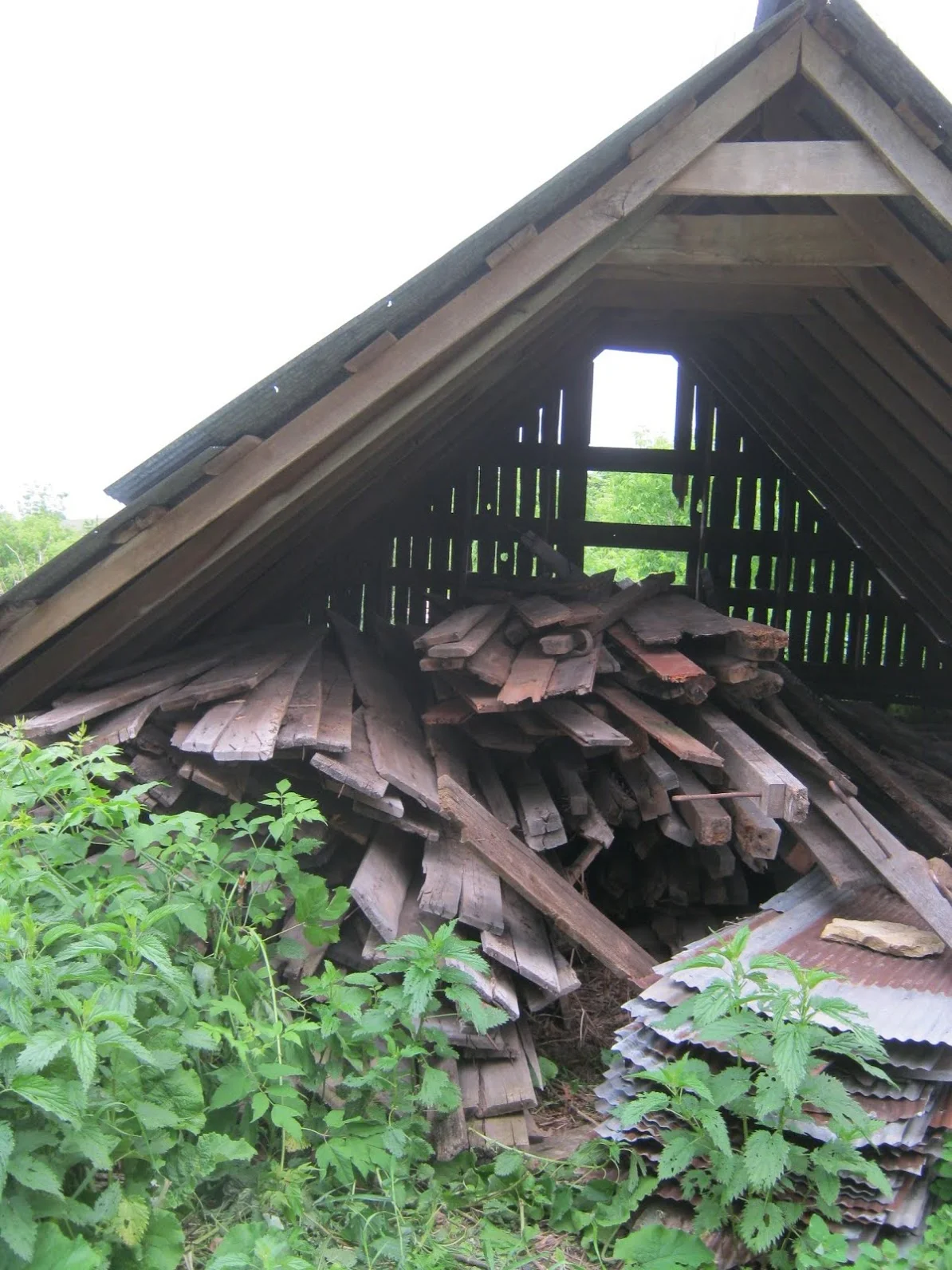 RECYCLED LUMBER LEAN-TO