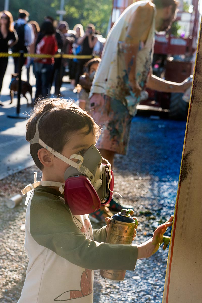  Young child painting alongside artist David Choe at the Bowery graffiti wall in New York. Photo by Martha Cooper. 