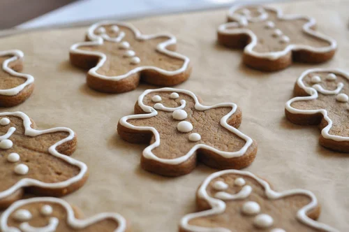 Vegan Gingerbread Cookies With Aquafaba Royal Icing Sugar Satire Sugar Satire