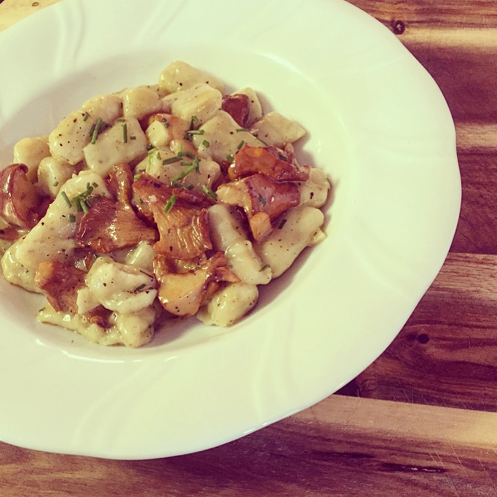 Gnocchi with Chanterelles, Garlic, and Fresh Chives — Lester's Eats