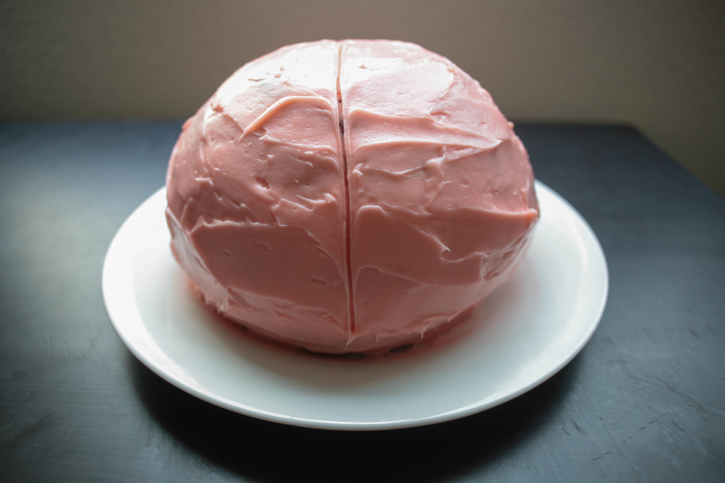  Spread on an even layer of pink cream cheese frosting. 