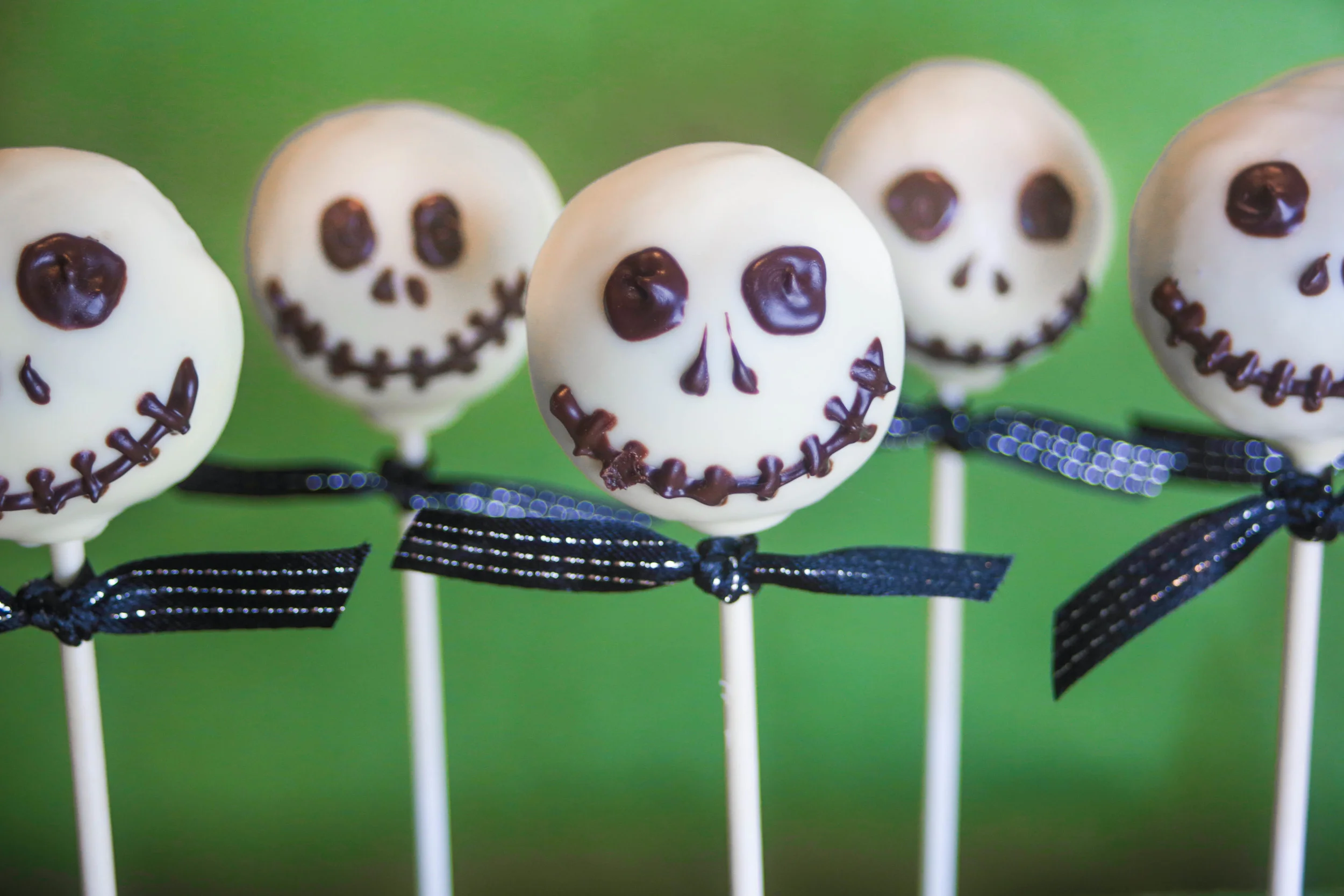 Recipe: Jack Skellington Gingerbread Cake Pops