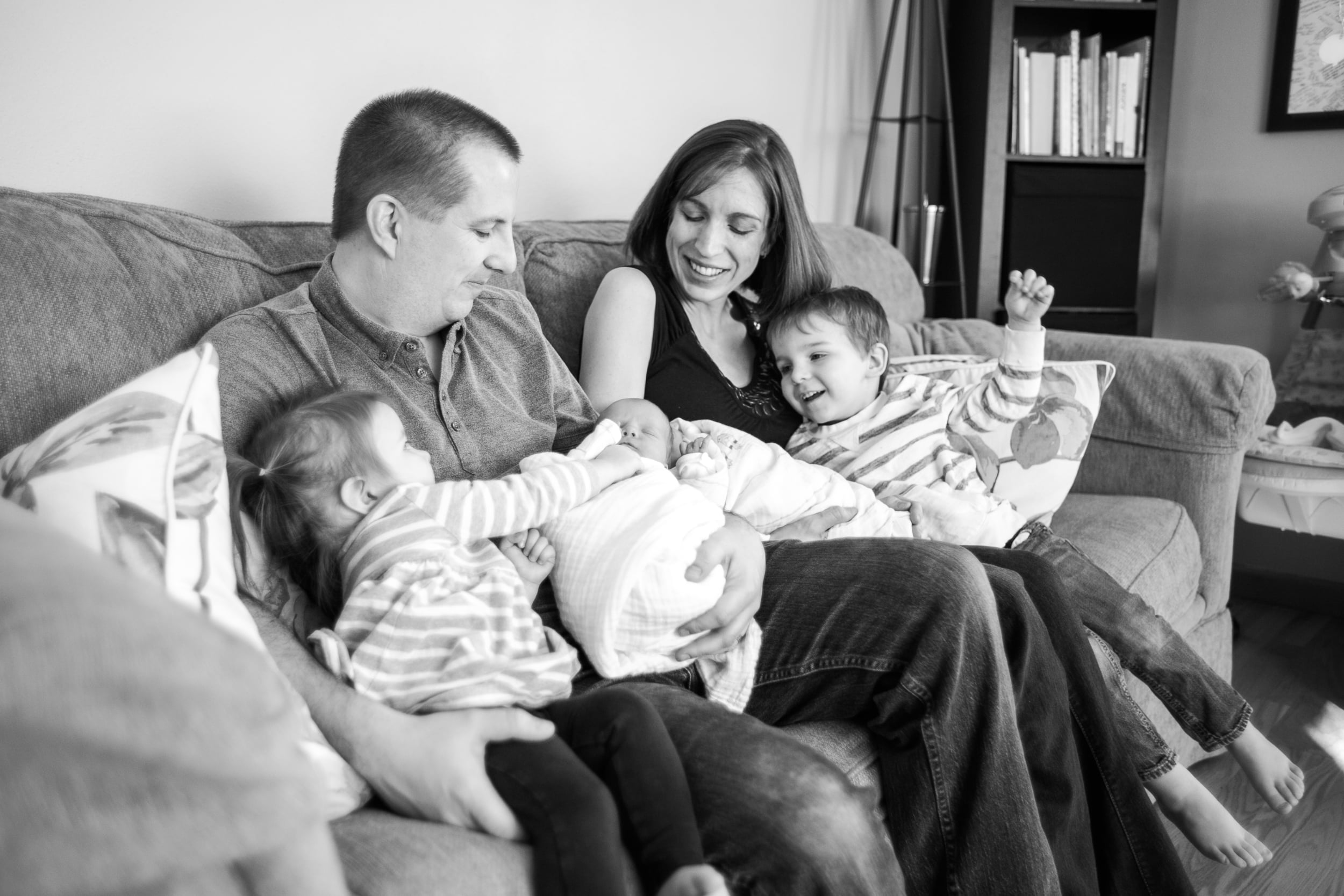 vanessa wyler lifestyle twin newborn photography pewaukee wisconsin