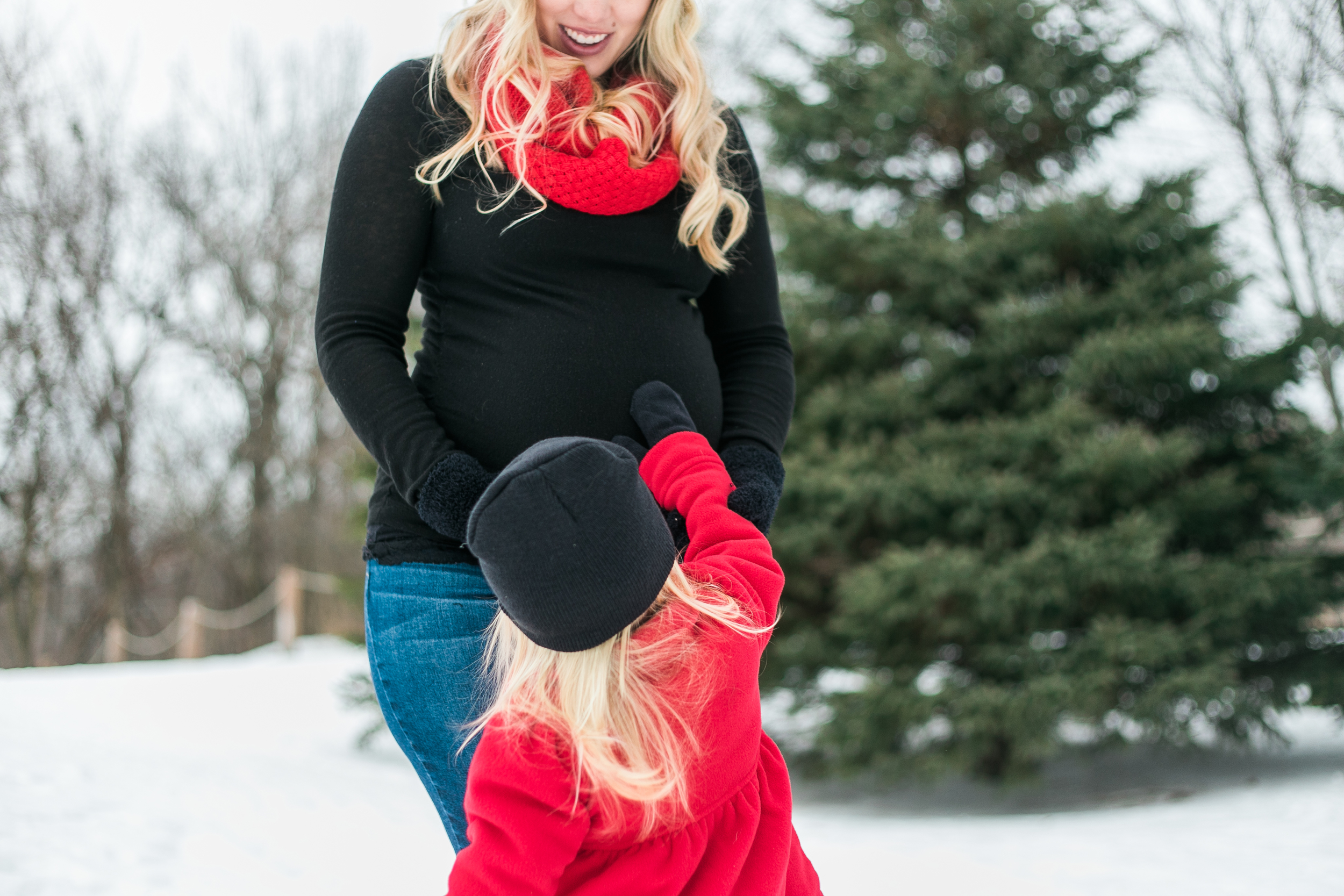 outdoor winter maternity session pewaukee wisconsin vanessa wyler