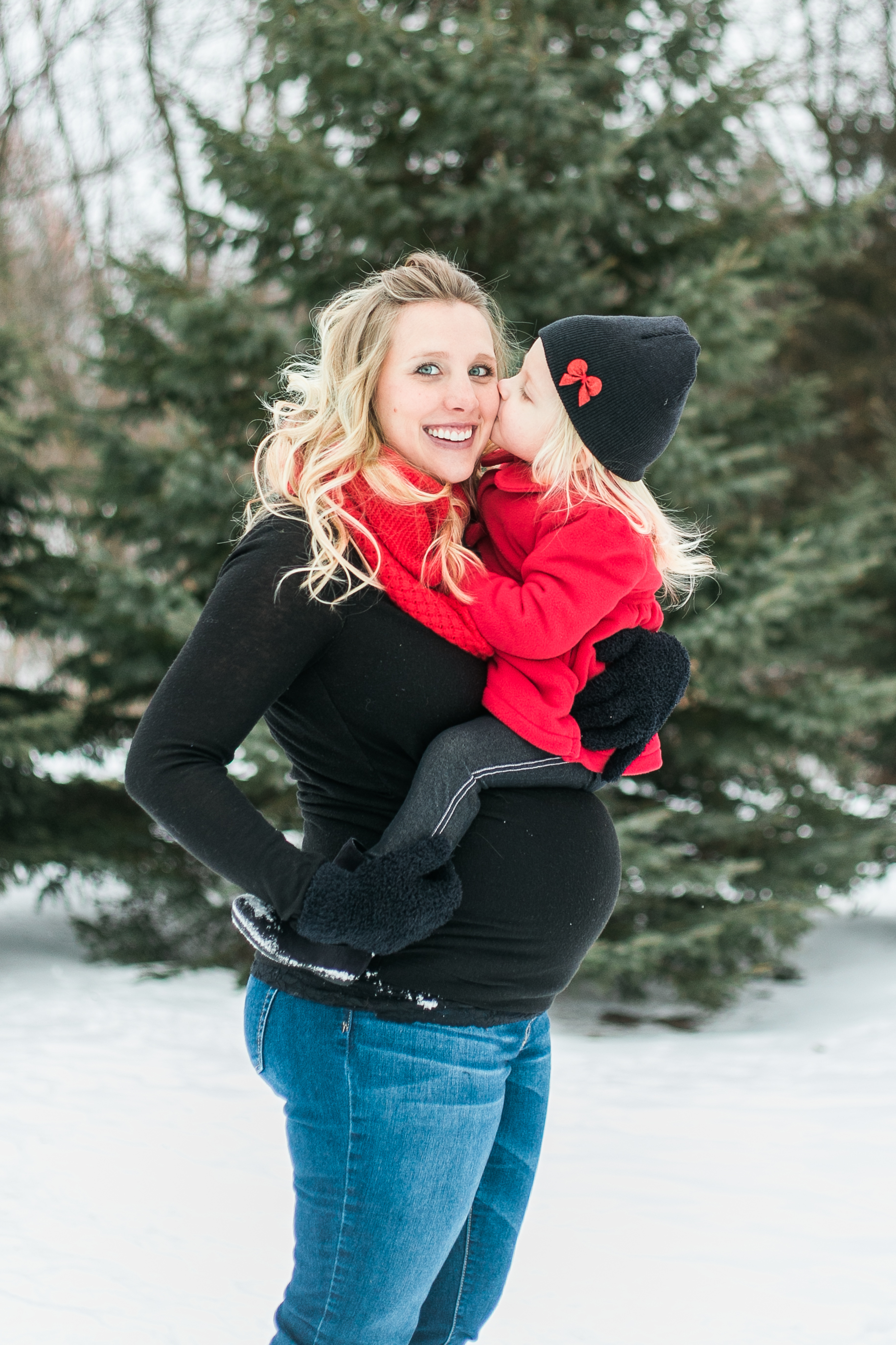 outdoor winter maternity session pewaukee wisconsin vanessa wyler