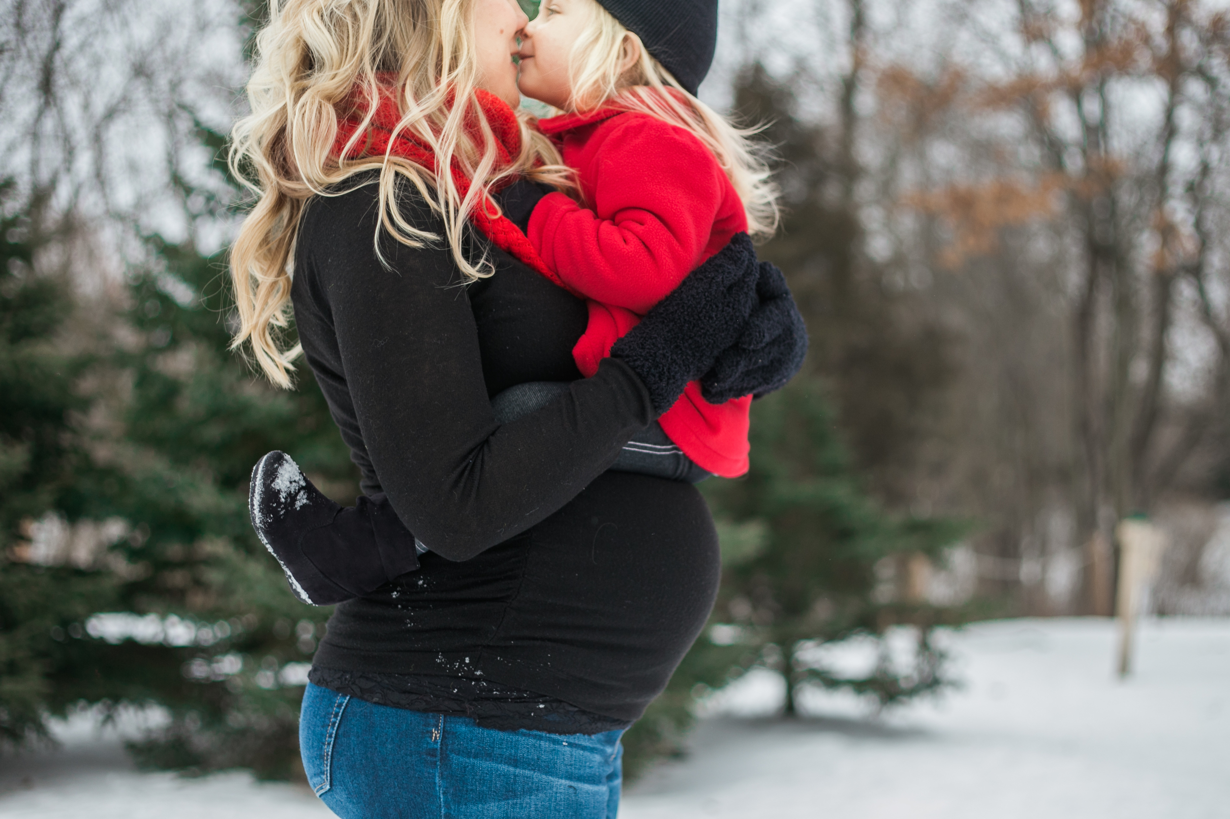 outdoor winter maternity session pewaukee wisconsin vanessa wyler