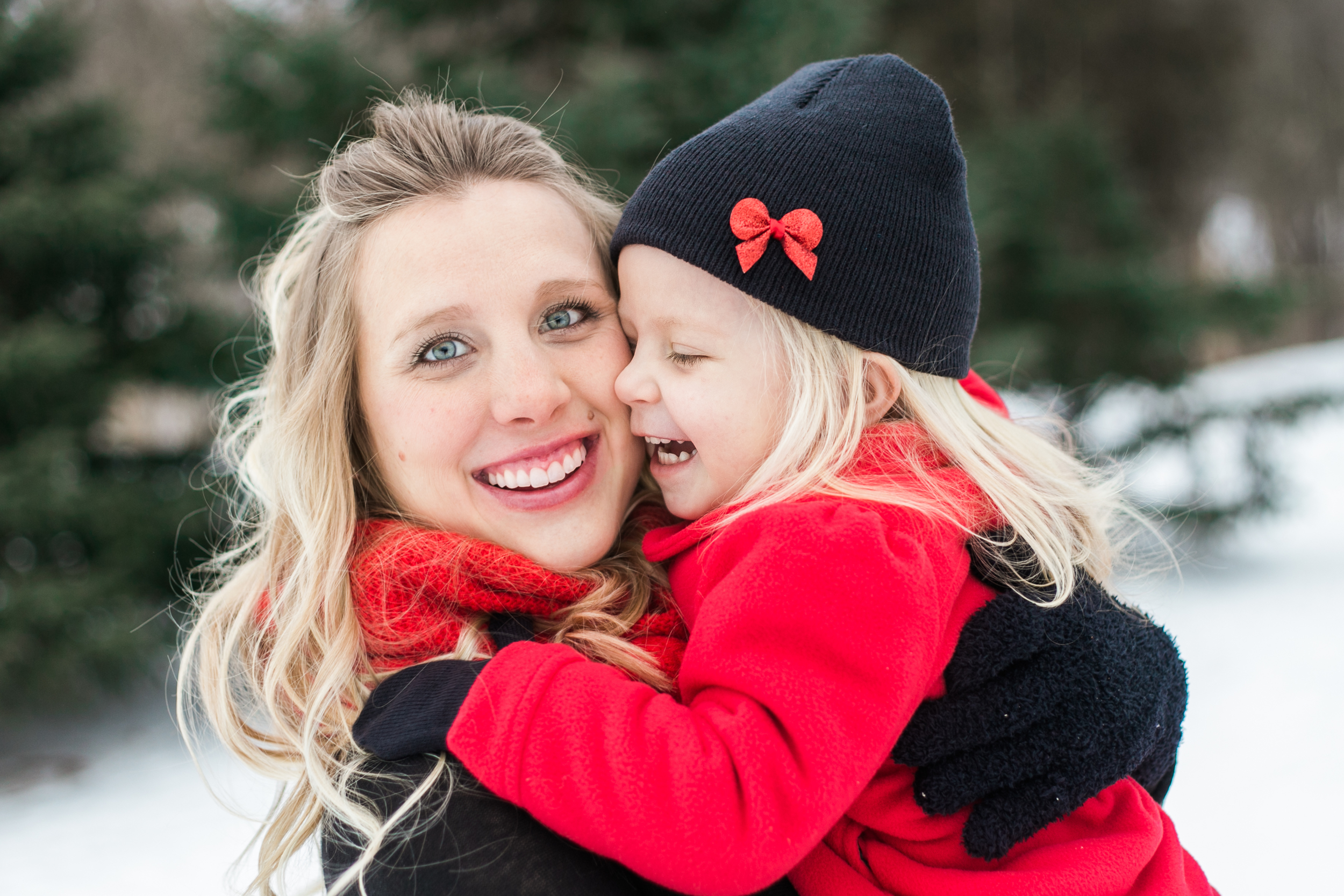 outdoor winter maternity session pewaukee wisconsin vanessa wyler