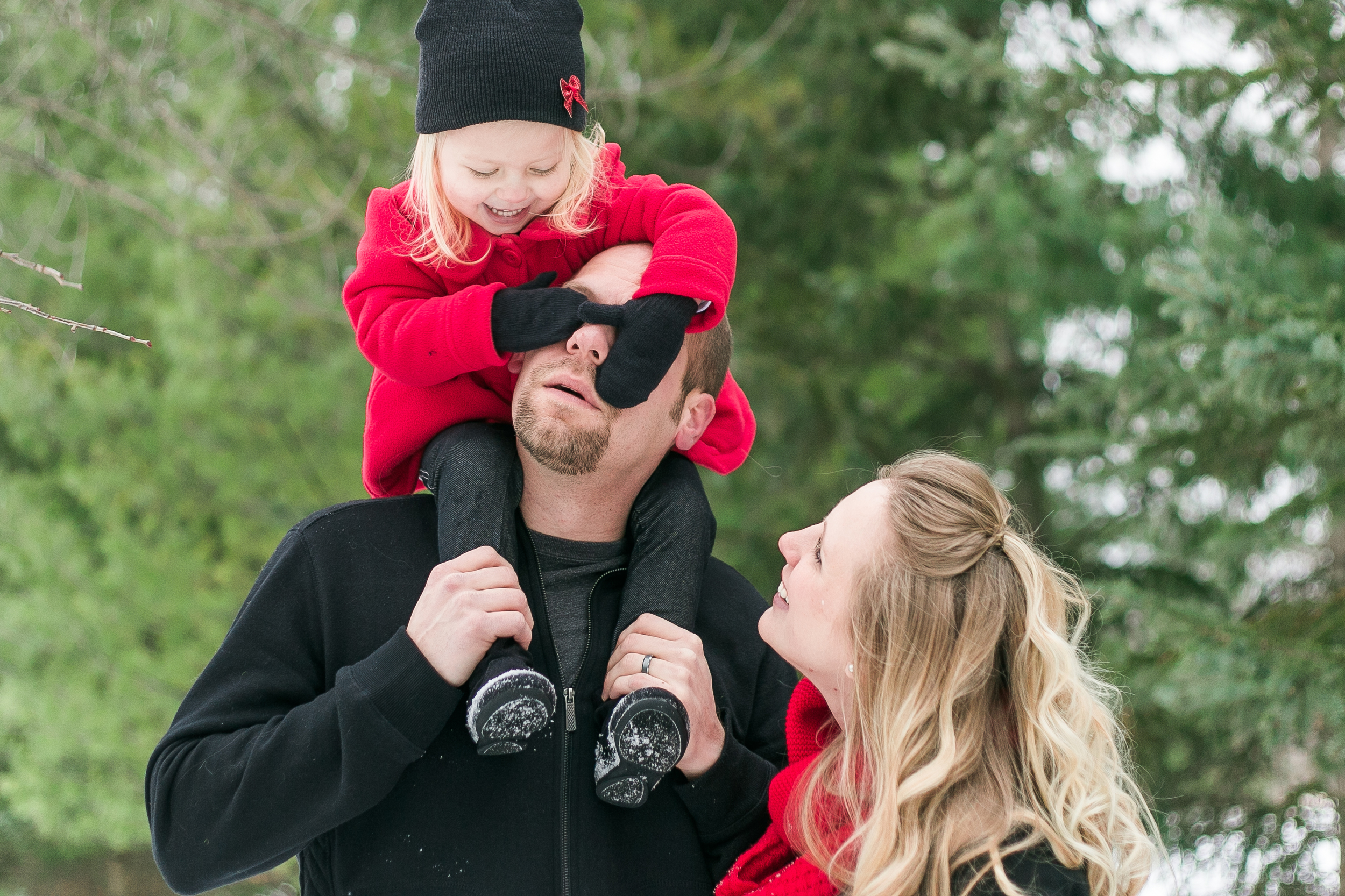 outdoor winter maternity session pewaukee wisconsin vanessa wyler