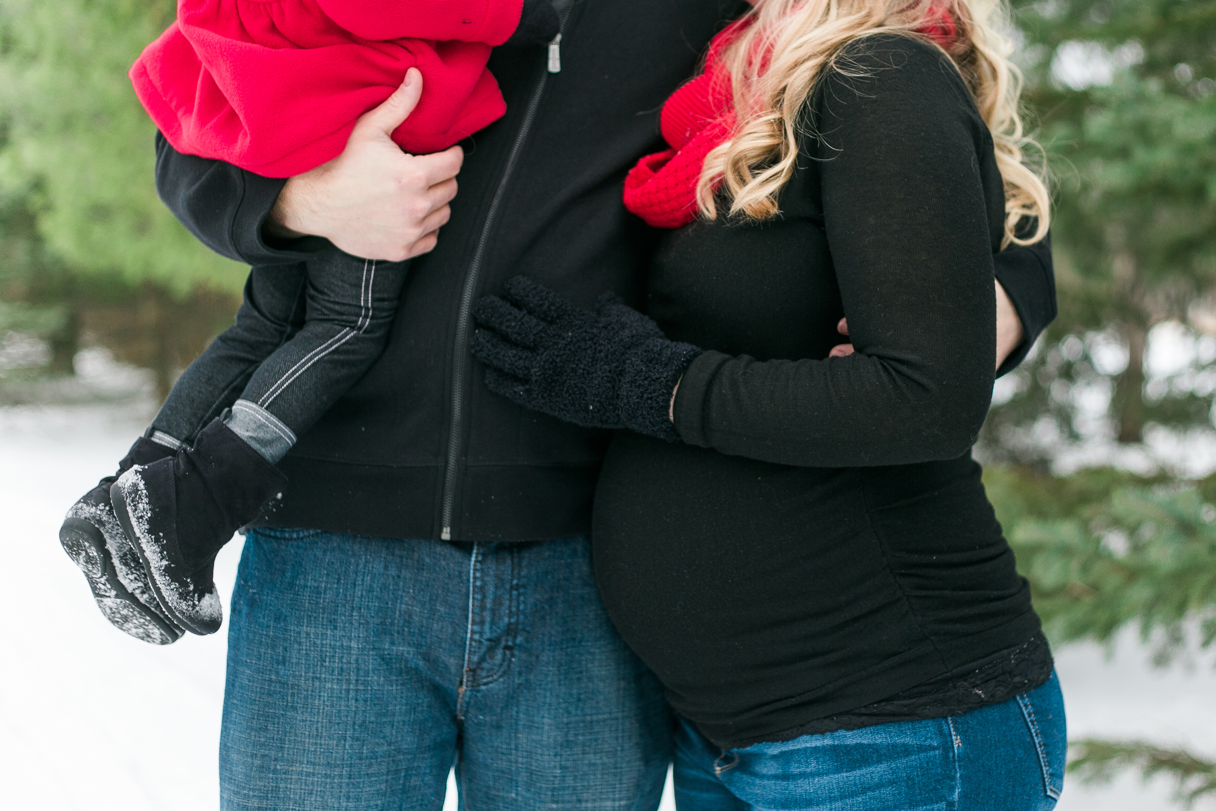 outdoor winter maternity session pewaukee wisconsin vanessa wyler