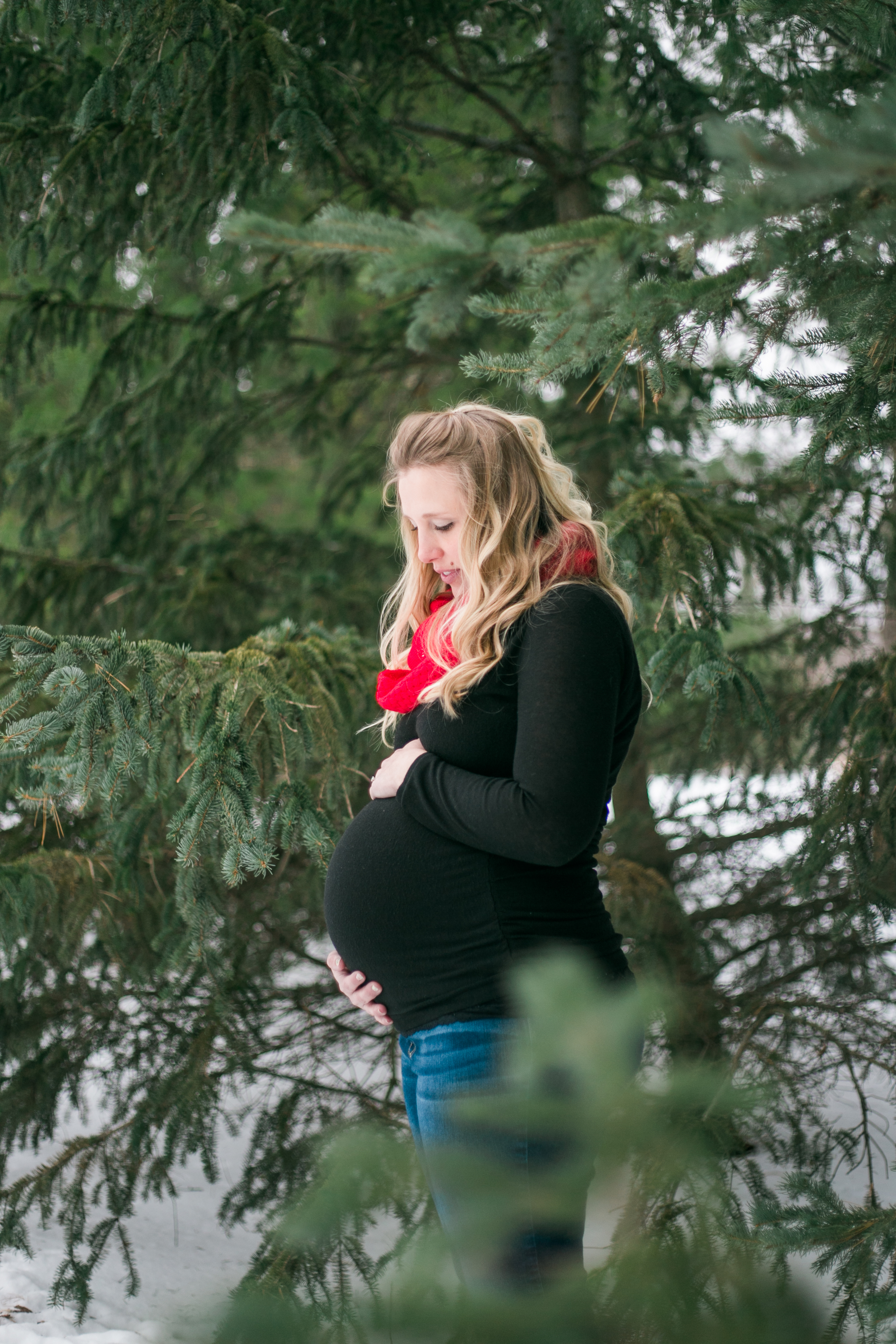 outdoor winter maternity session pewaukee wisconsin vanessa wyler