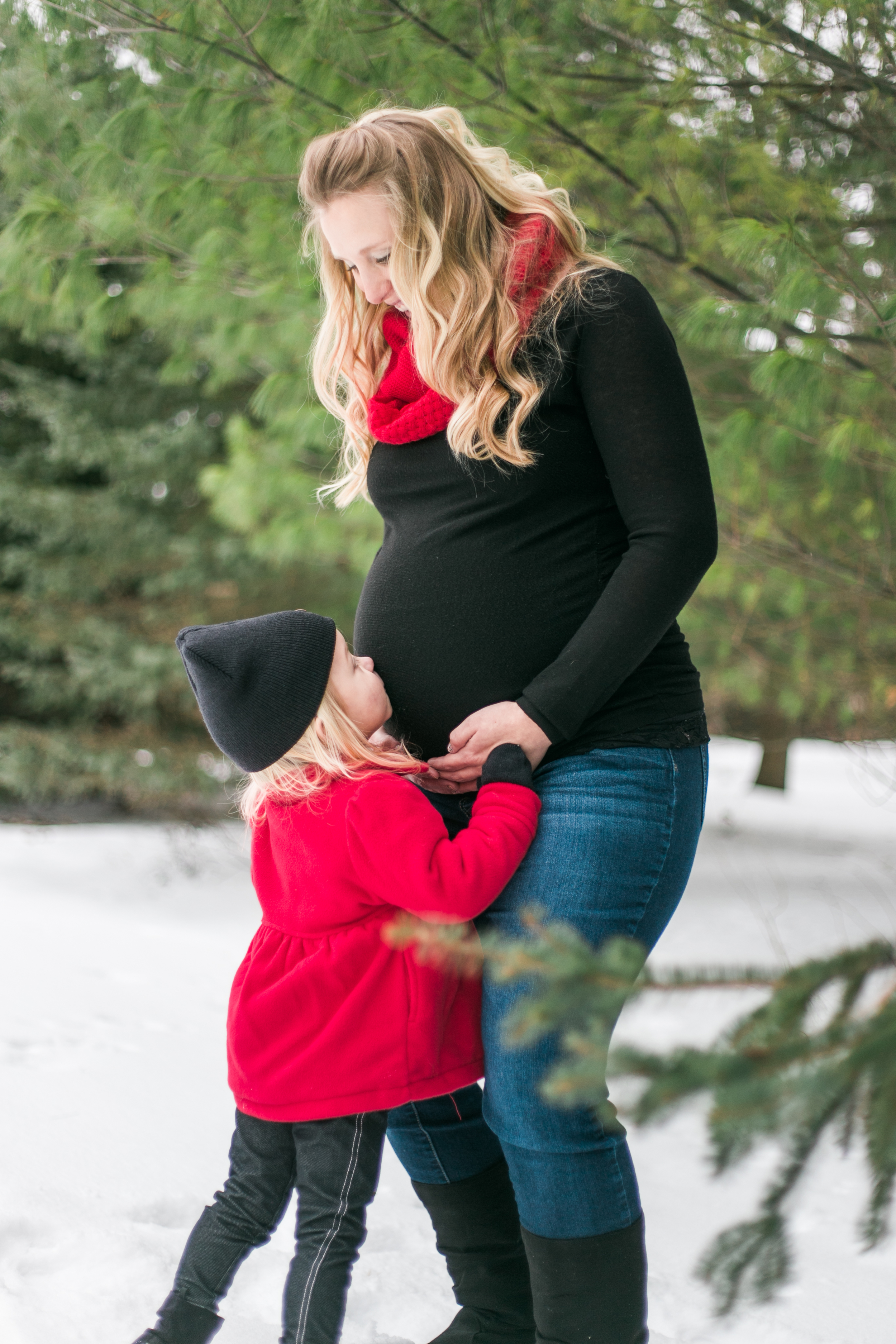 outdoor winter maternity session pewaukee wisconsin vanessa wyler