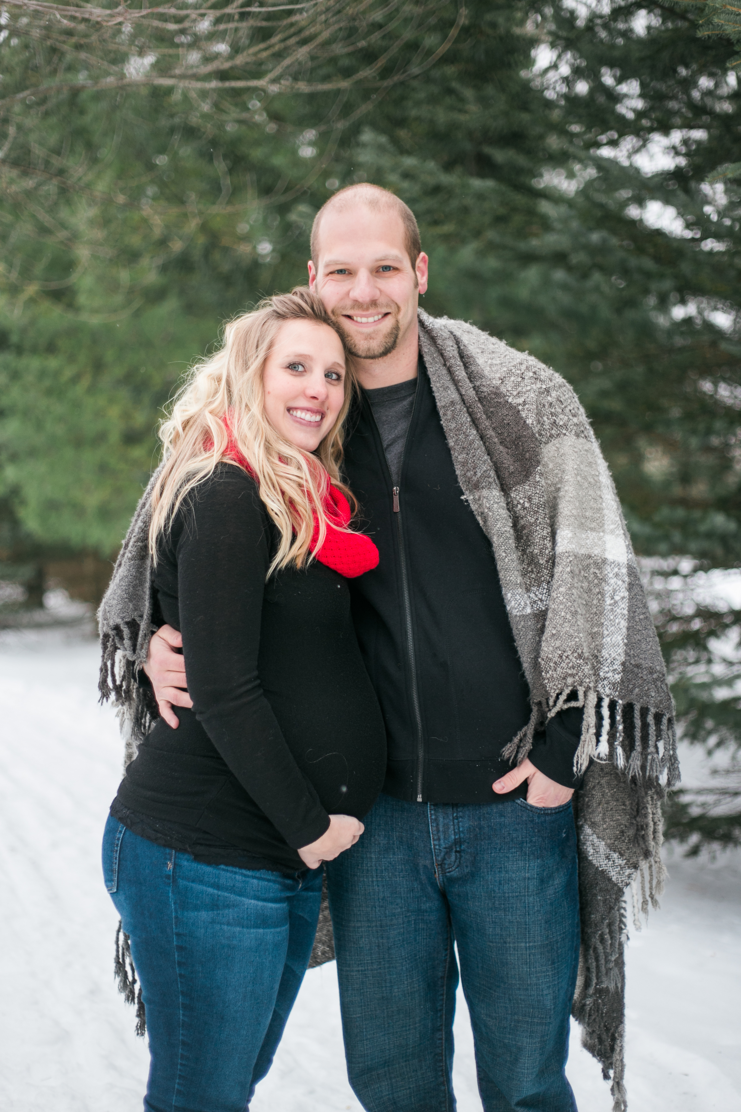 outdoor winter maternity session pewaukee wisconsin vanessa wyler