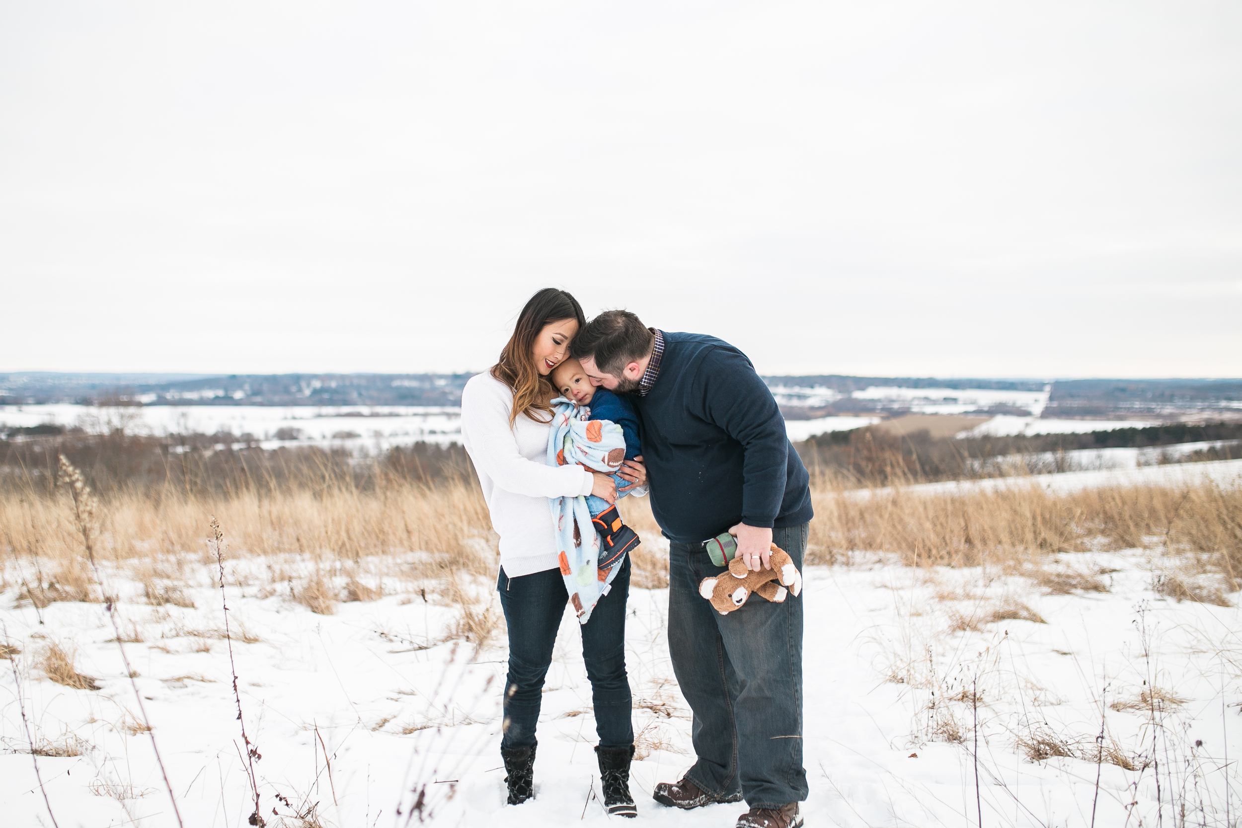 winter family photography session vanessa wyler photography pewaukee waukesha
