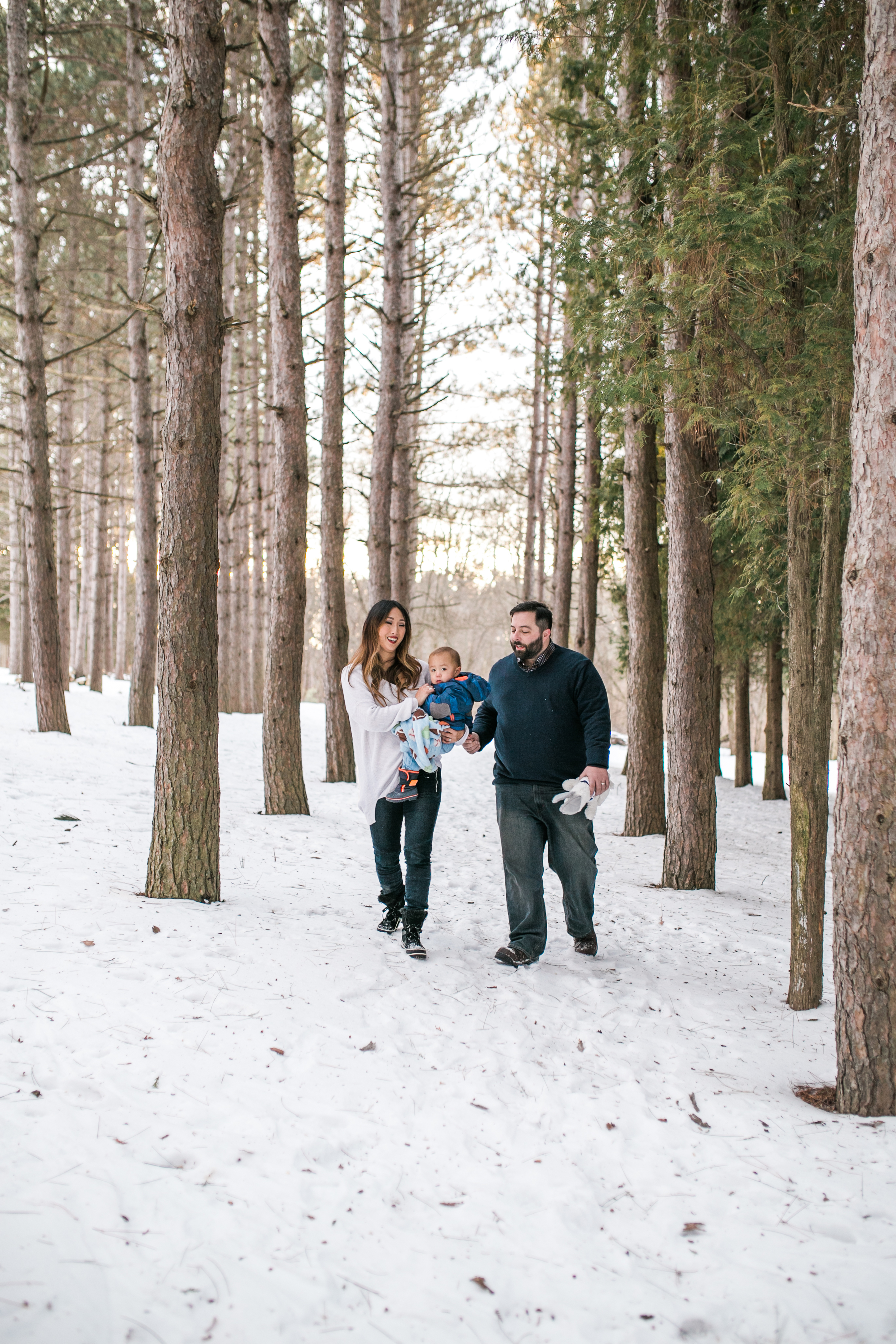 winter family photography session vanessa wyler photography pewaukee waukesha