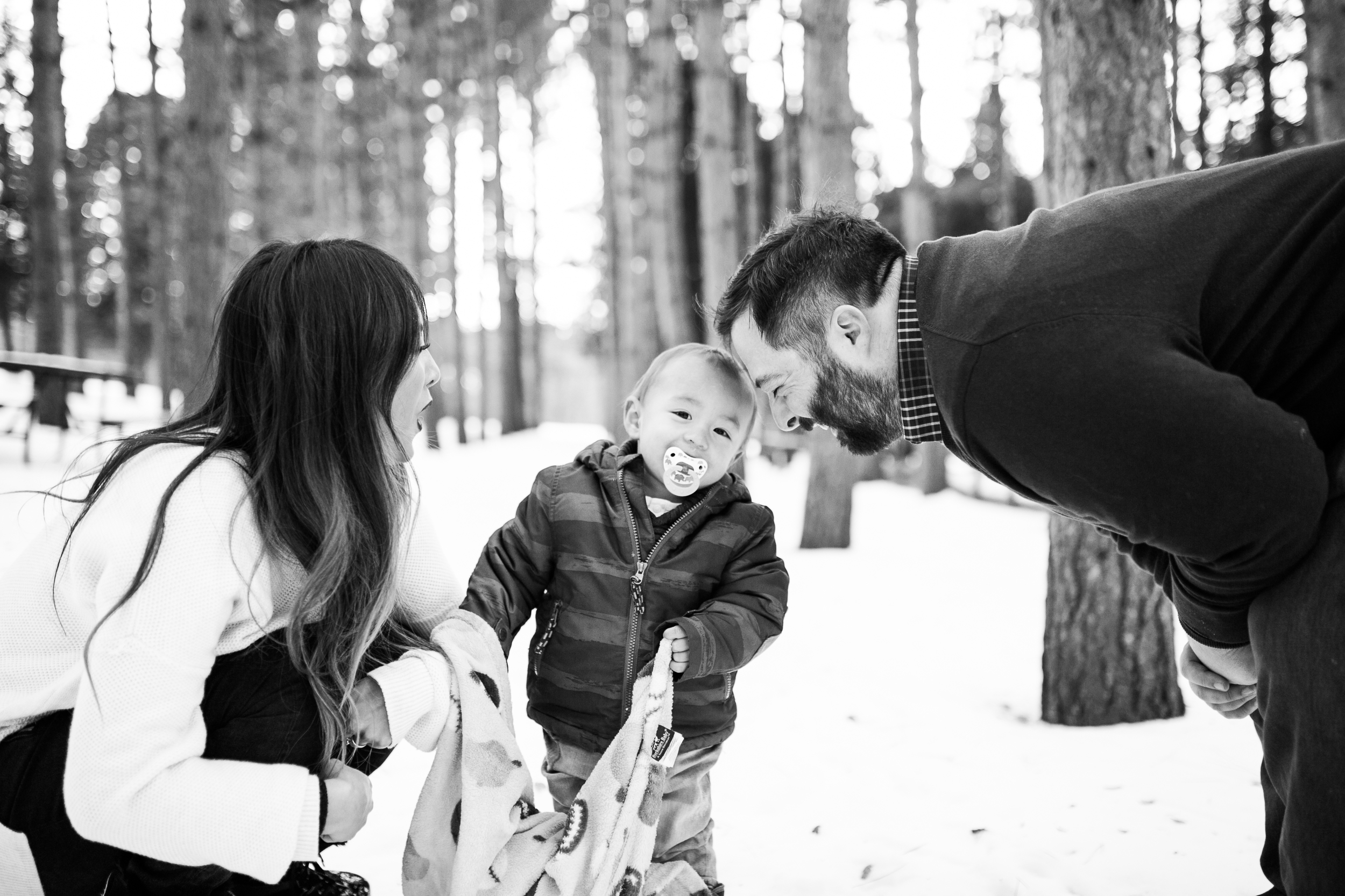 winter family photography session vanessa wyler photography pewaukee waukesha