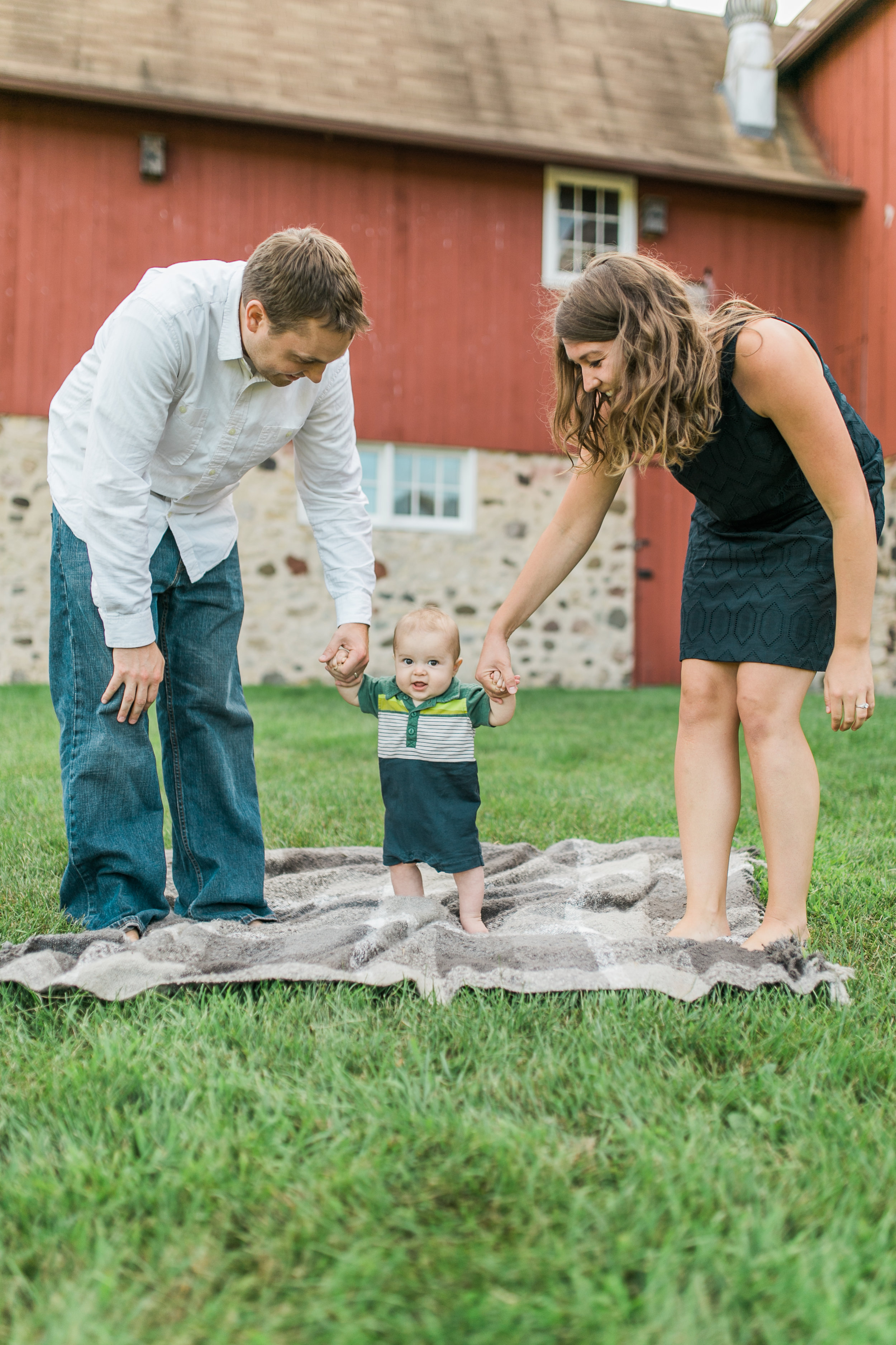 vanessa wyler pewaukee family photography nagawaukee park delafield 6 months old