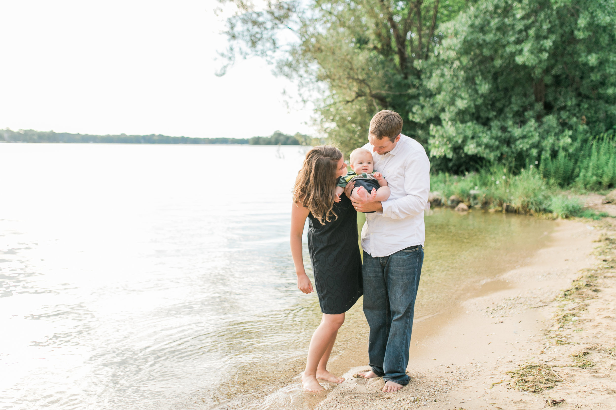 vanessa wyler pewaukee family photography nagawaukee park delafield 6 months old