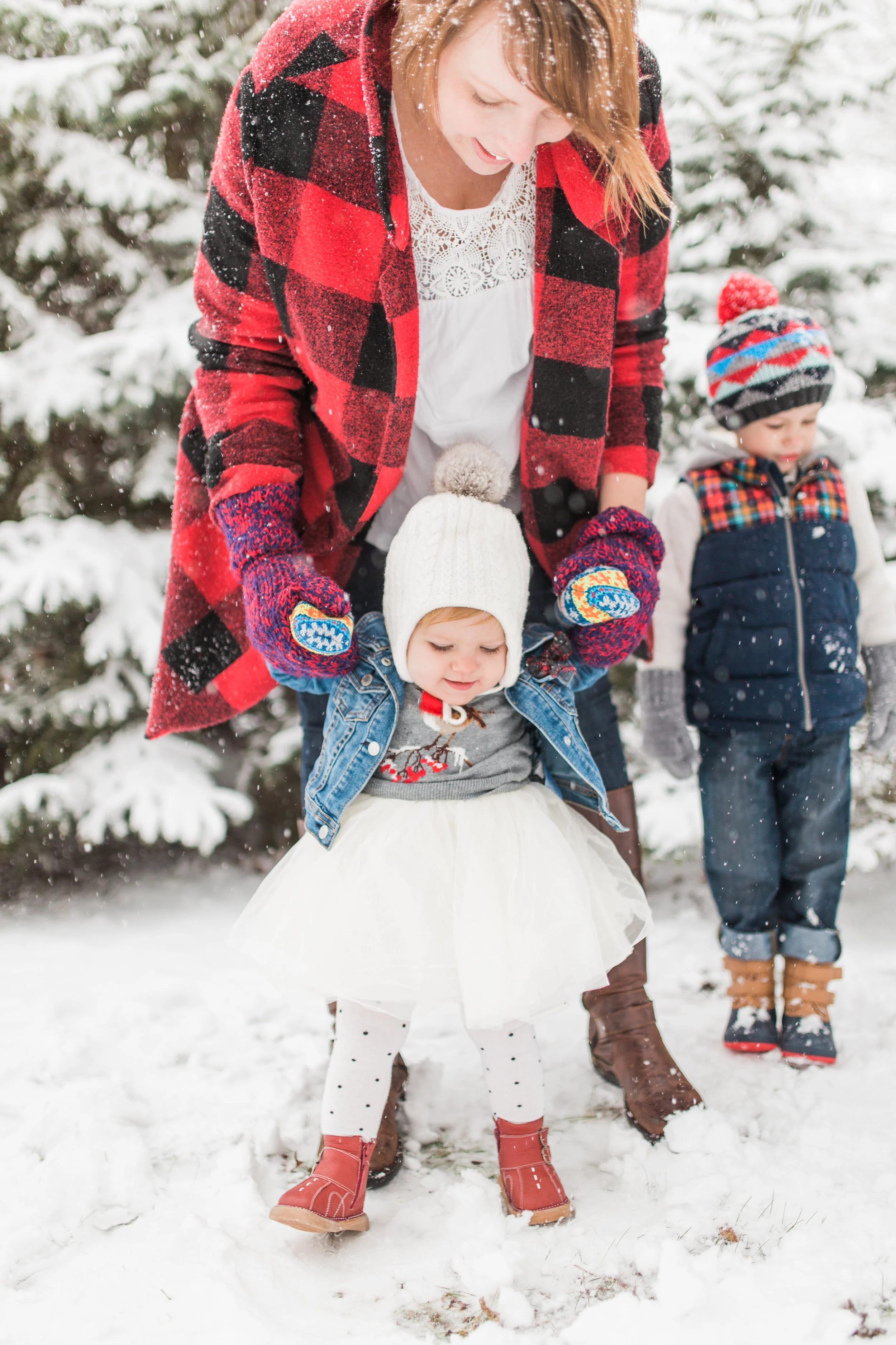 vanessa-wyler-photography-winter-snow-family-mini-session-sussex-wisconsin