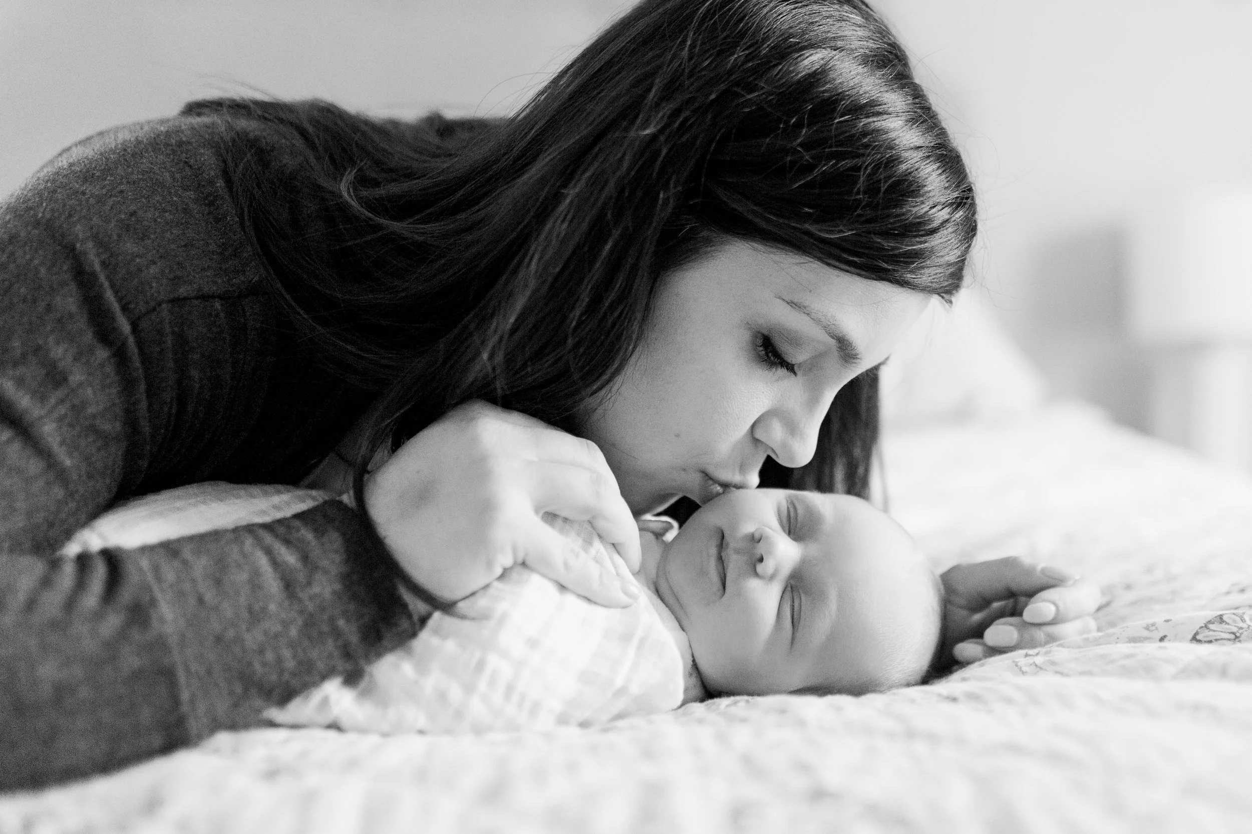 vanessa wyler lifestyle in home newborn photography waukesha milwaukee
