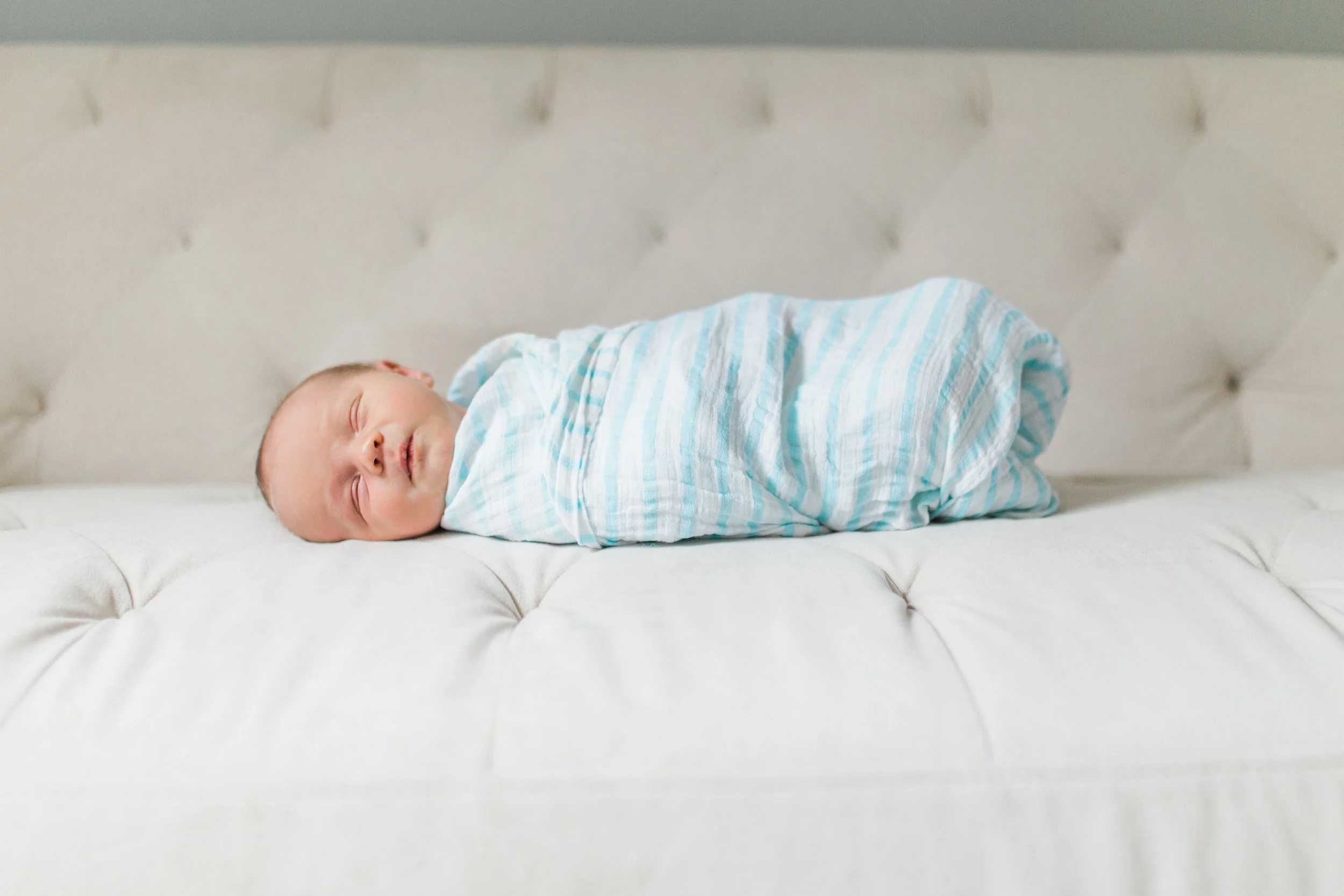 vanessa wyler lifestyle in home newborn photography waukesha milwaukee