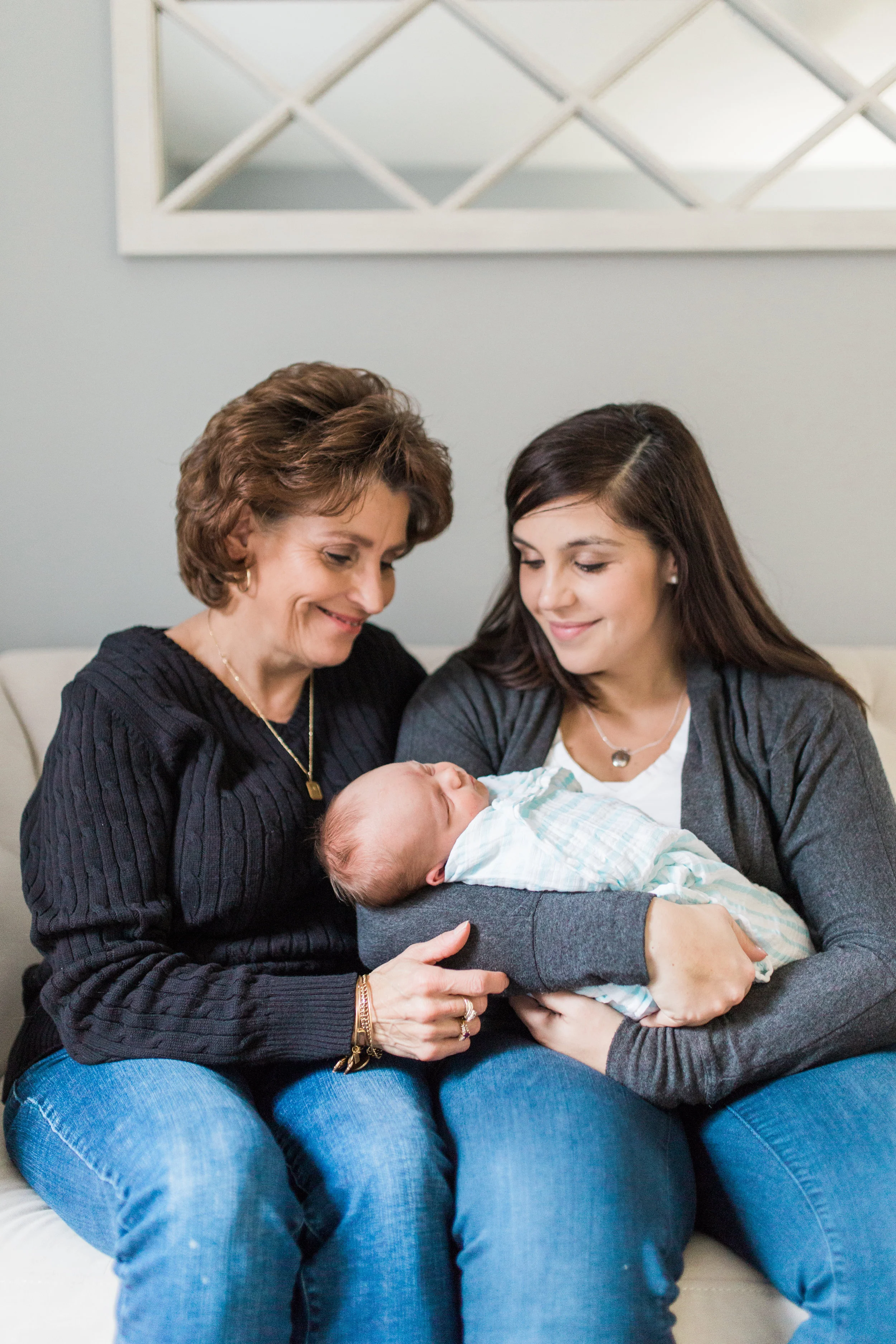 vanessa wyler lifestyle in home newborn photography waukesha milwaukee