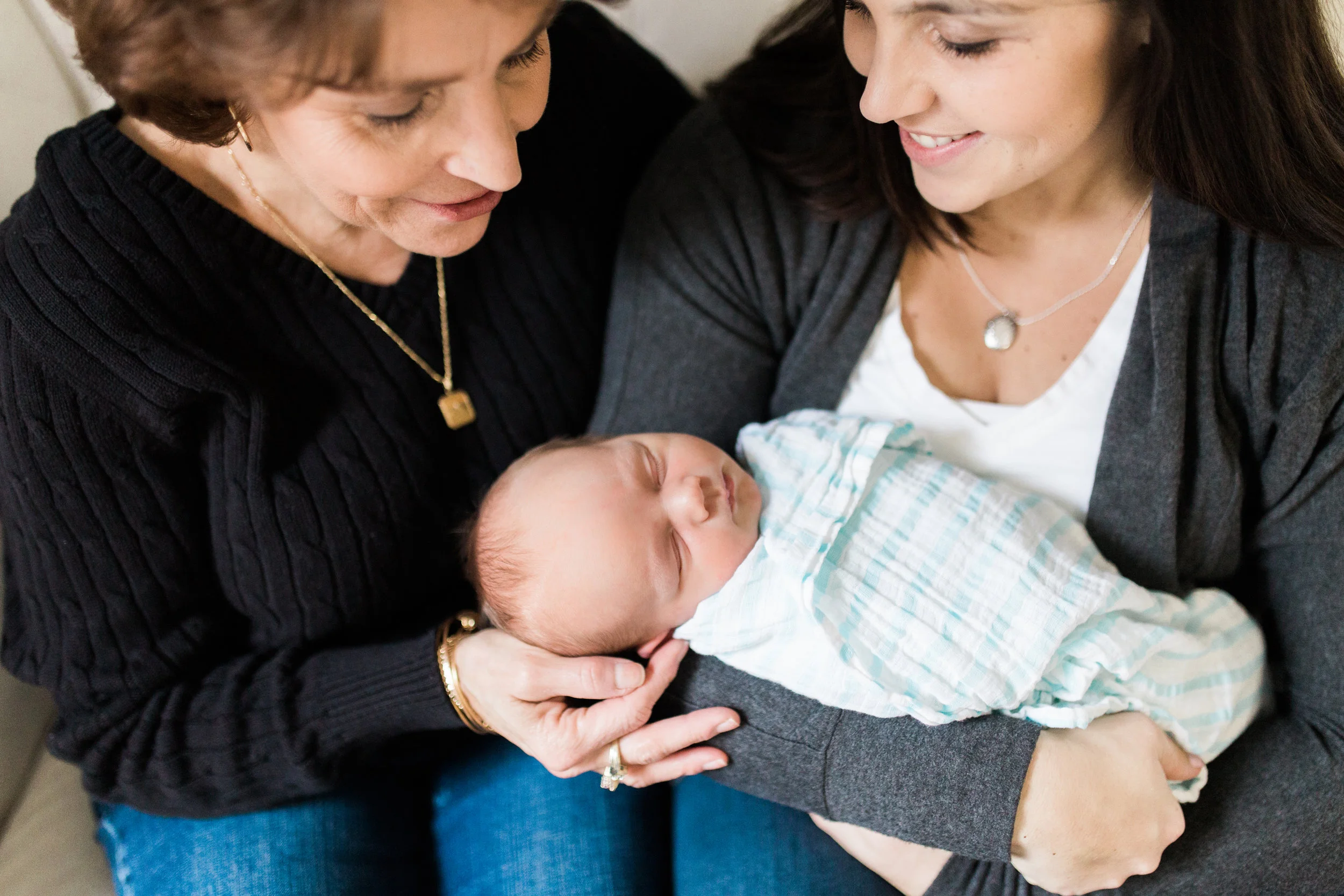 vanessa wyler lifestyle in home newborn photography waukesha milwaukee