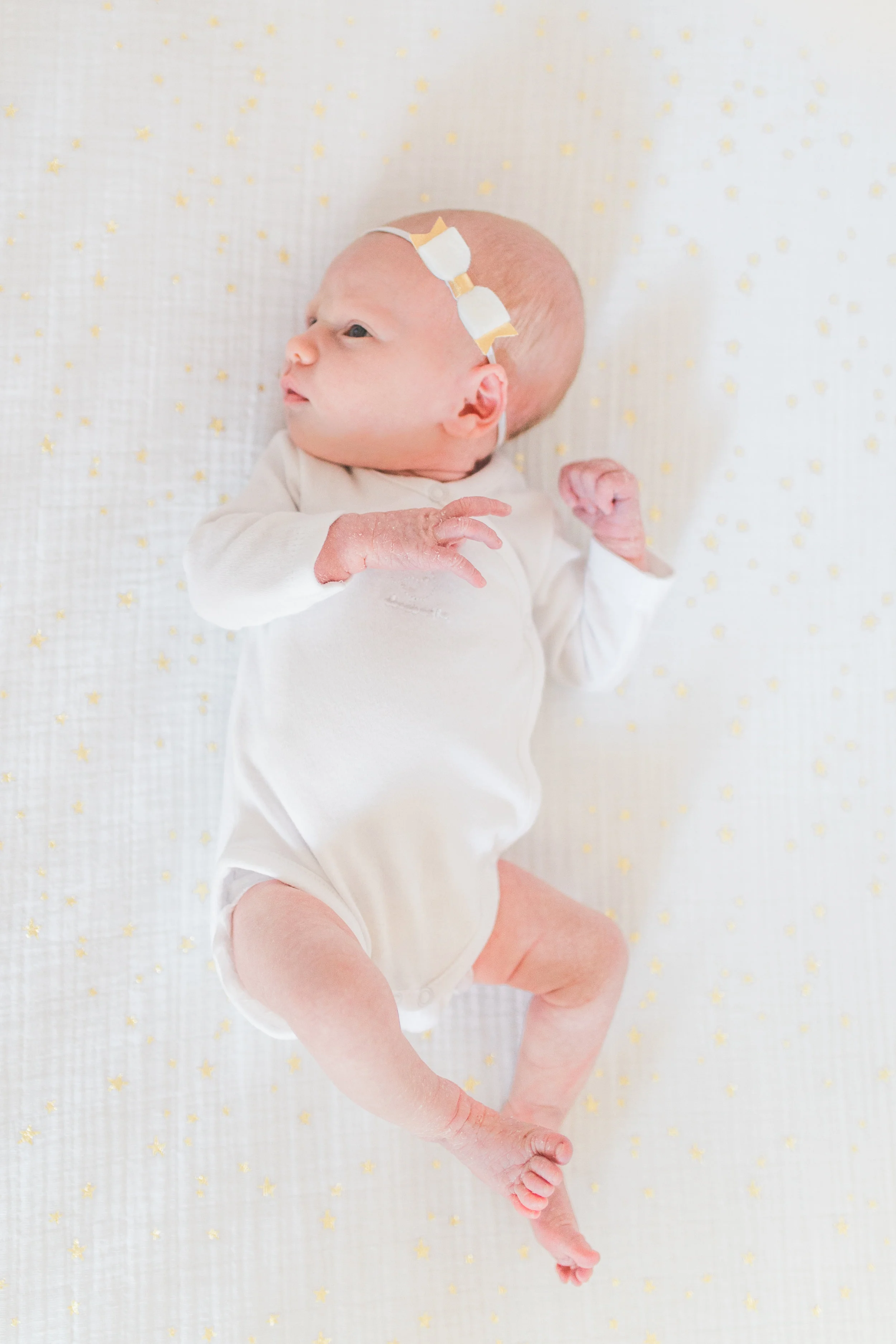 vanessa wyler waukesha newborn photography lifestyle floral nursery wallpaper