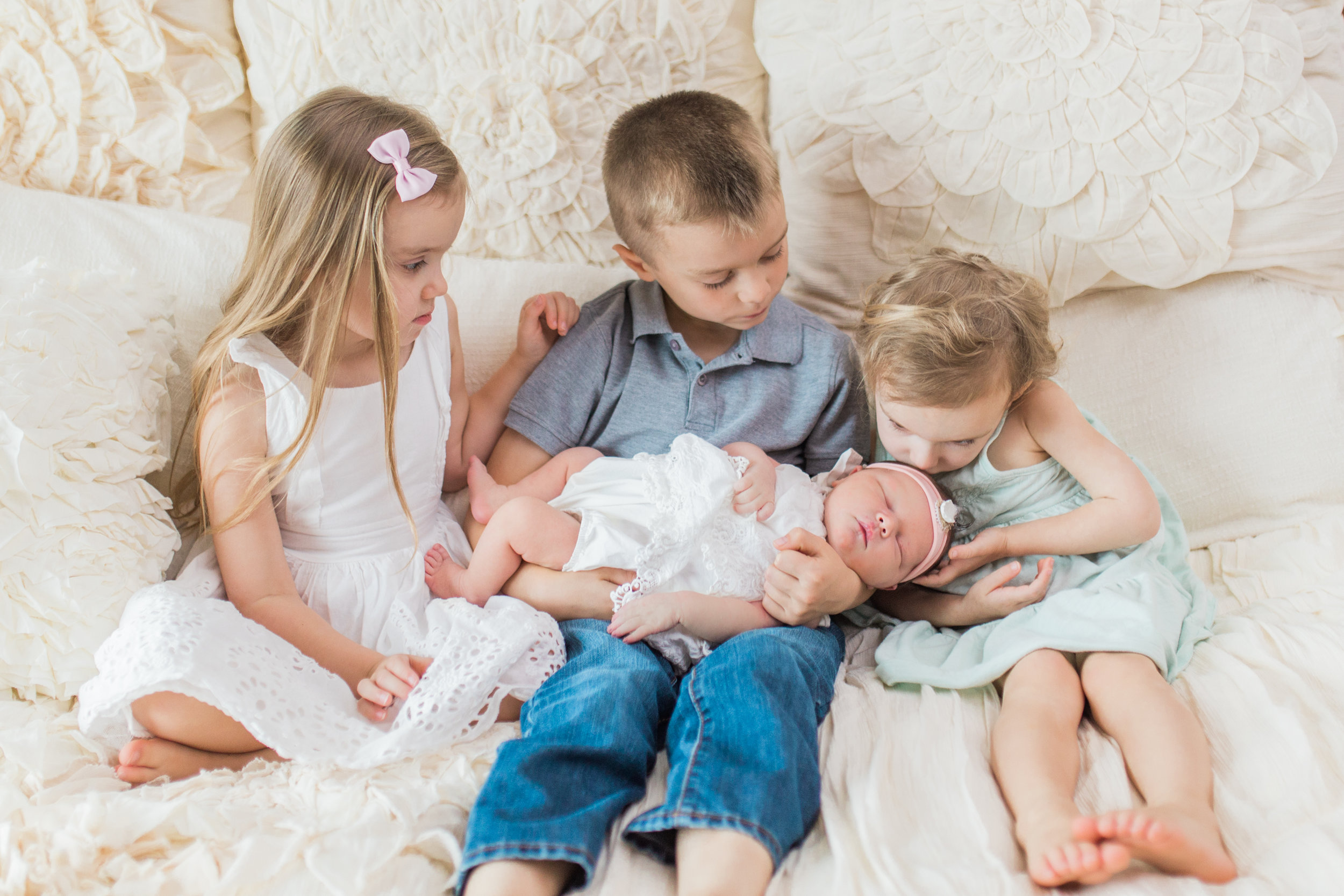 vanessa wyler newborn lifestyle in-home photography hartland pewaukee wi