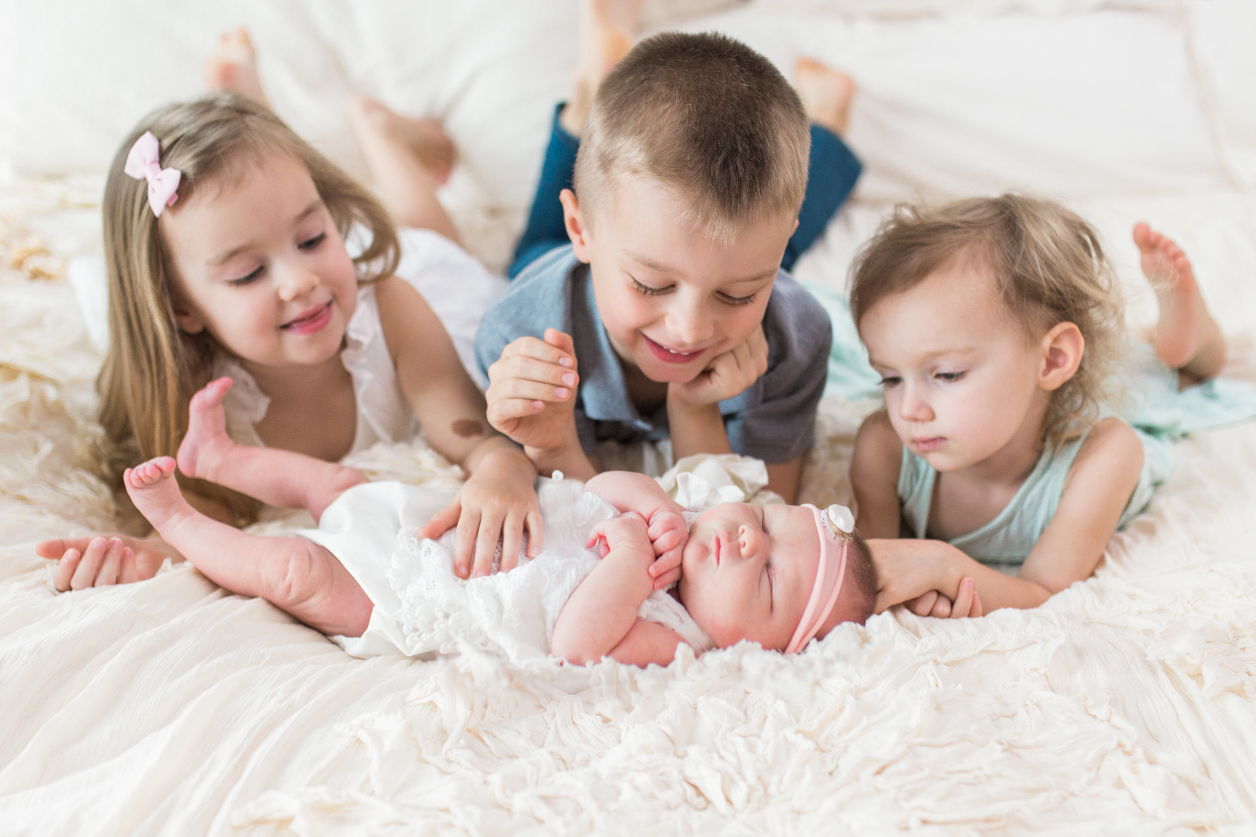 vanessa wyler newborn lifestyle in-home photography hartland pewaukee wi