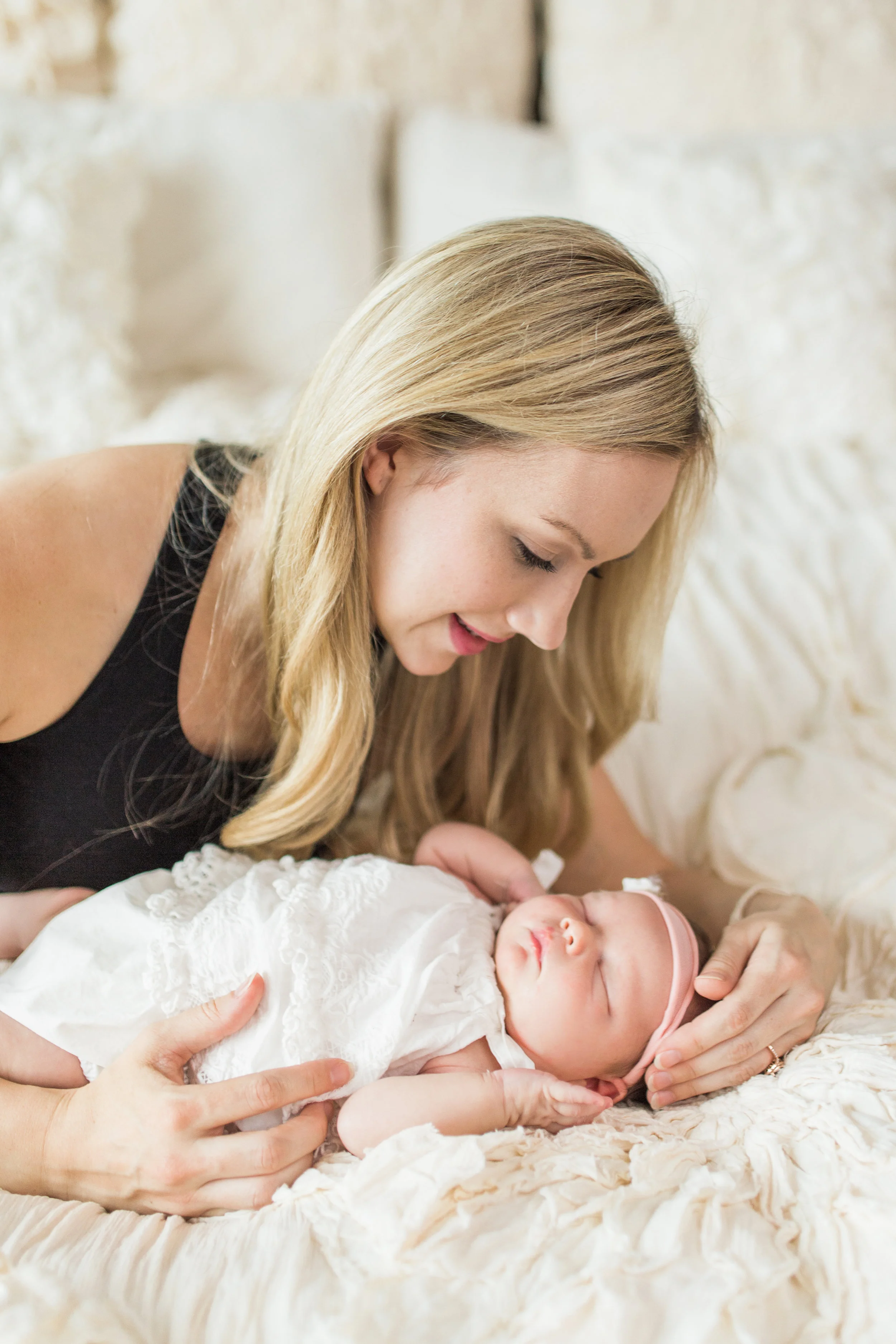 vanessa wyler newborn lifestyle in-home photography hartland pewaukee wi