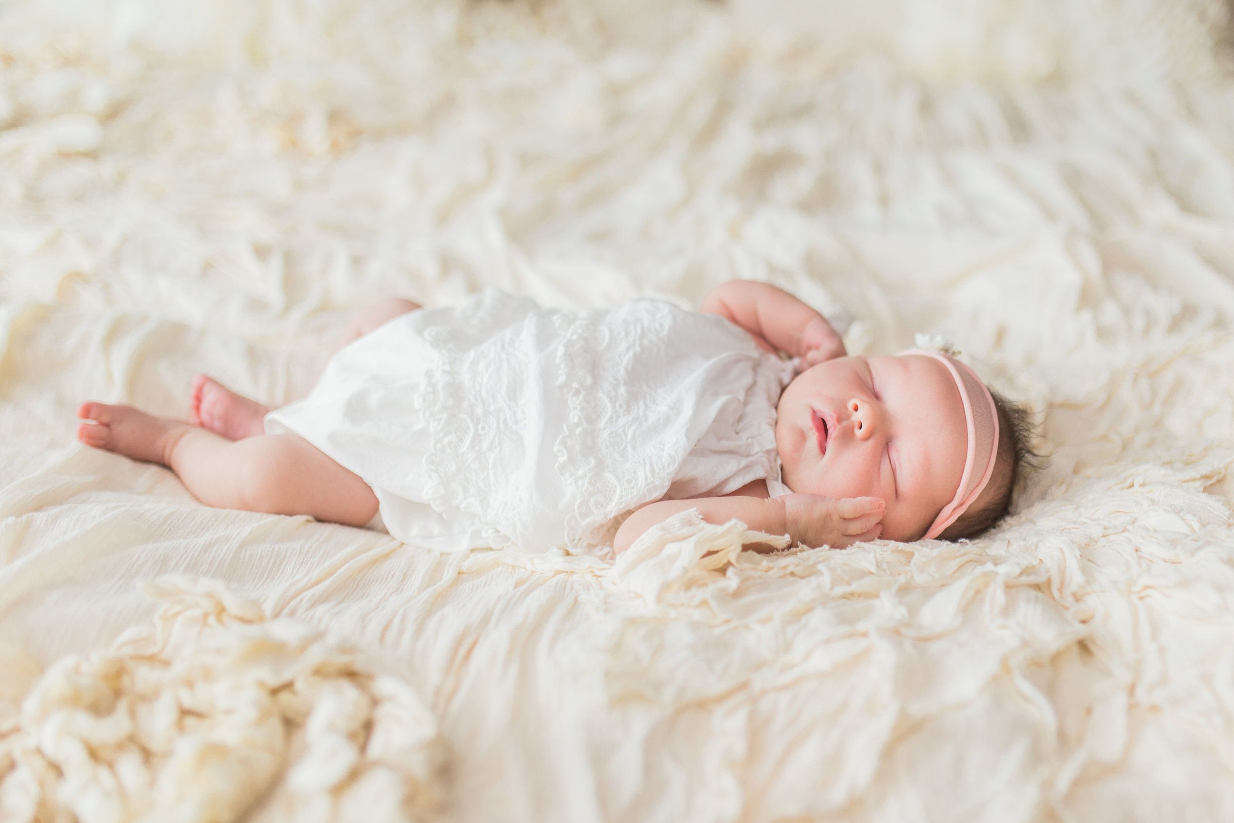 vanessa wyler newborn lifestyle in-home photography hartland pewaukee wi