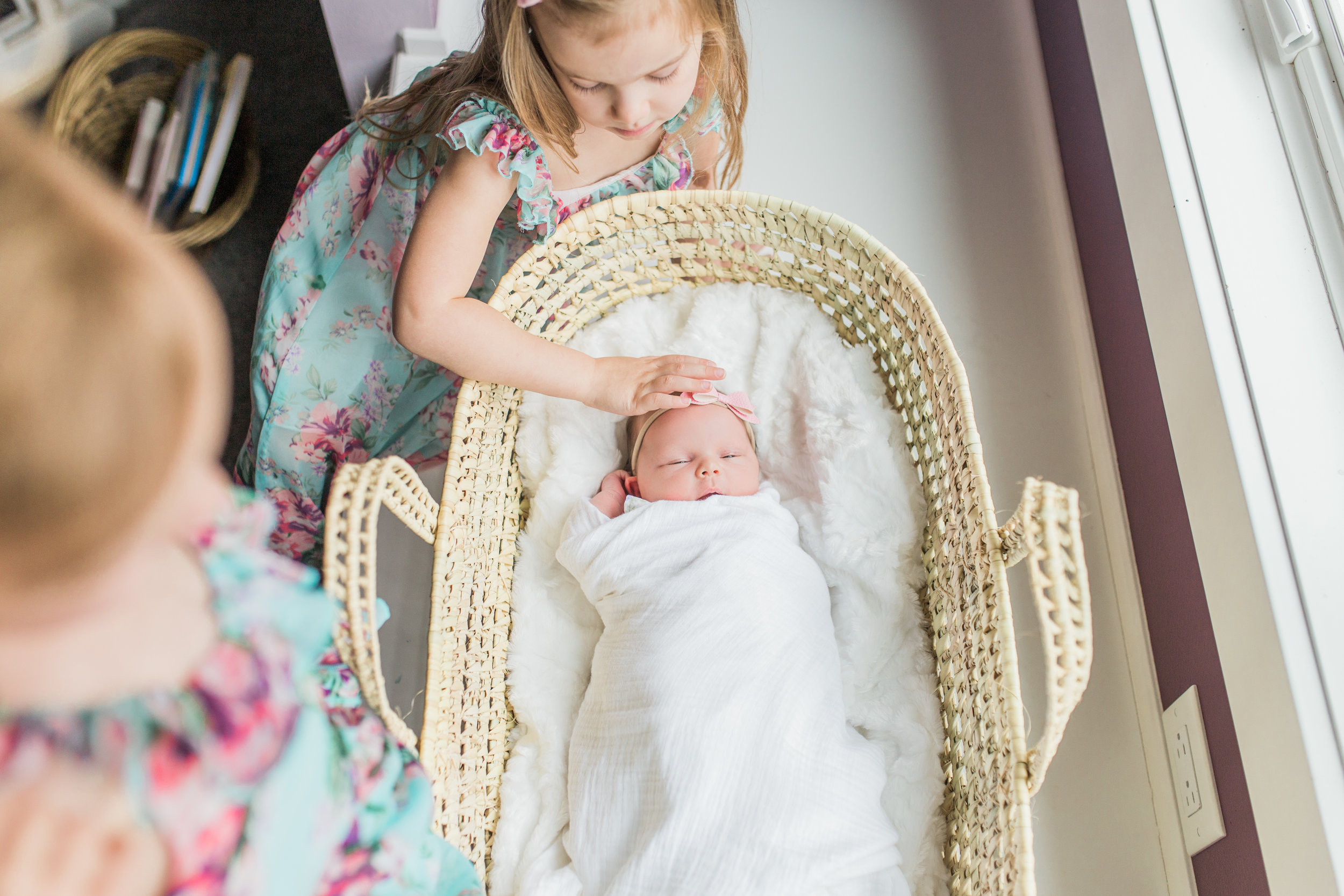 vanessa wyler newborn lifestyle in-home photography hartland pewaukee wi